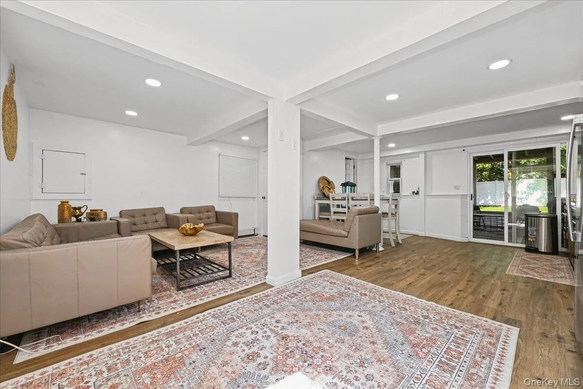 8 Evers Street, Oyster Bay, NY, 3 Bedrooms Bedrooms, 6 Rooms Rooms,2 BathroomsBathrooms,Residential,For Rent,Evers,0,1062477 8 Evers Street, Oyster Bay, NY, 3 Bedrooms Bedrooms, 6 Rooms Rooms,2 BathroomsBathrooms,Residential,For Rent,Evers,0,1062477