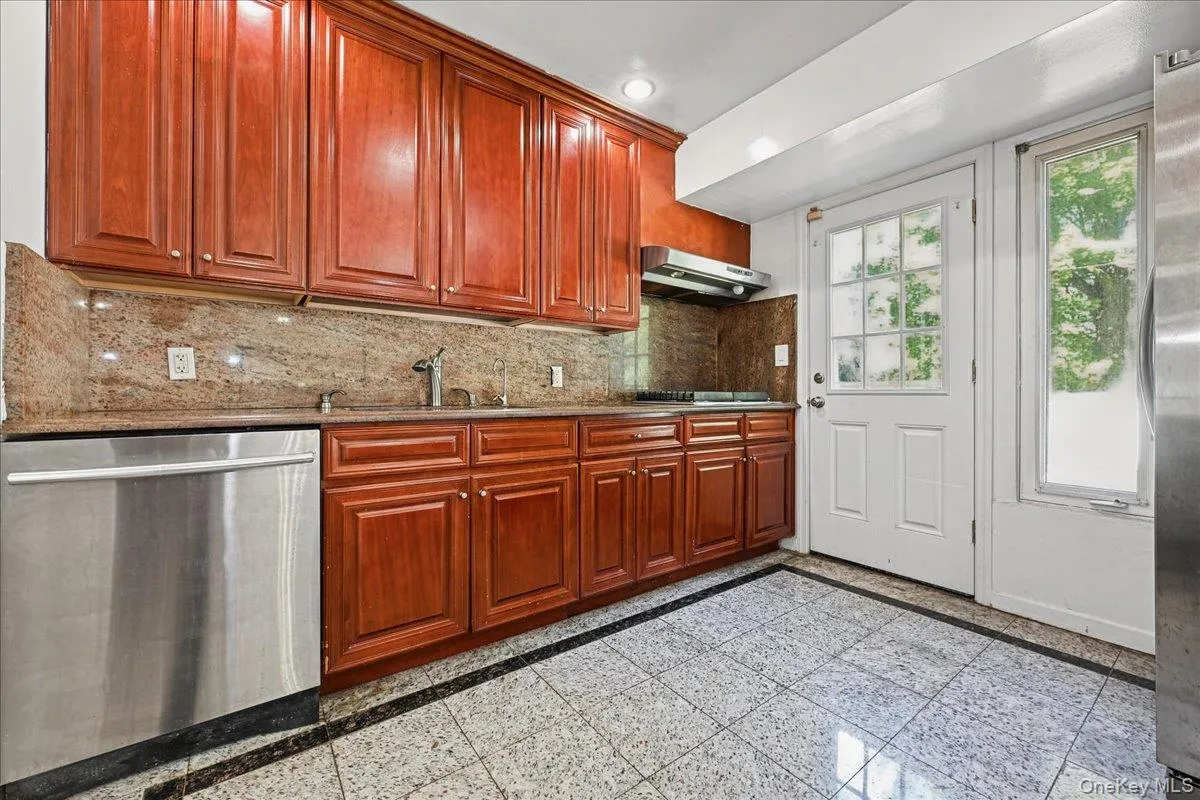 8 Evers Street, Oyster Bay, NY, 3 Bedrooms Bedrooms, 6 Rooms Rooms,2 BathroomsBathrooms,Residential,For Rent,Evers,0,1062477 8 Evers Street, Oyster Bay, NY, 3 Bedrooms Bedrooms, 6 Rooms Rooms,2 BathroomsBathrooms,Residential,For Rent,Evers,0,1062477