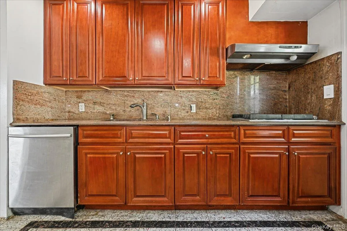 8 Evers Street, Oyster Bay, NY, 3 Bedrooms Bedrooms, 6 Rooms Rooms,2 BathroomsBathrooms,Residential,For Rent,Evers,0,1062477 8 Evers Street, Oyster Bay, NY, 3 Bedrooms Bedrooms, 6 Rooms Rooms,2 BathroomsBathrooms,Residential,For Rent,Evers,0,1062477