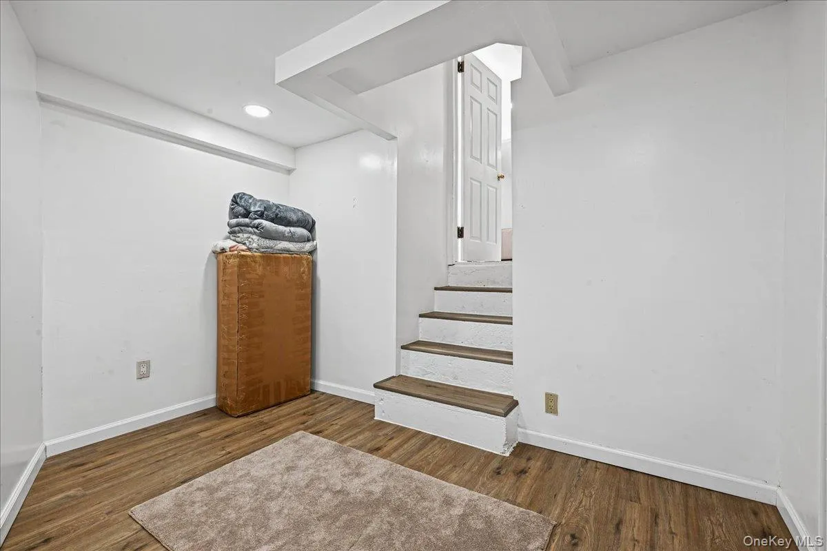 8 Evers Street, Oyster Bay, NY, 3 Bedrooms Bedrooms, 6 Rooms Rooms,2 BathroomsBathrooms,Residential,For Rent,Evers,0,1062477 8 Evers Street, Oyster Bay, NY, 3 Bedrooms Bedrooms, 6 Rooms Rooms,2 BathroomsBathrooms,Residential,For Rent,Evers,0,1062477