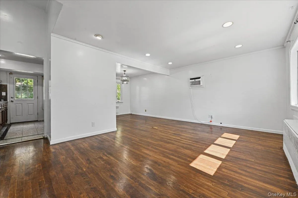 8 Evers Street, Oyster Bay, NY, 3 Bedrooms Bedrooms, 6 Rooms Rooms,2 BathroomsBathrooms,Residential,For Rent,Evers,0,1062477 8 Evers Street, Oyster Bay, NY, 3 Bedrooms Bedrooms, 6 Rooms Rooms,2 BathroomsBathrooms,Residential,For Rent,Evers,0,1062477