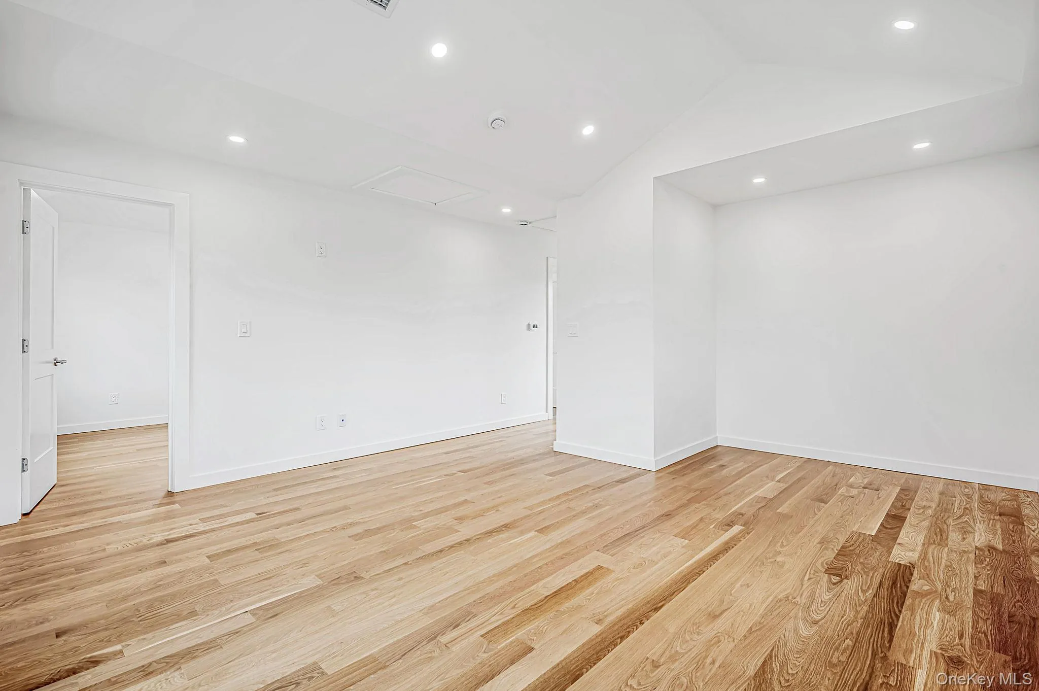 4 Lee Avenue, Islip, NY, 3 Bedrooms Bedrooms, 8 Rooms Rooms,2 BathroomsBathrooms,Residential,For Rent,Lee,0,1062484 4 Lee Avenue, Islip, NY, 3 Bedrooms Bedrooms, 8 Rooms Rooms,2 BathroomsBathrooms,Residential,For Rent,Lee,0,1062484