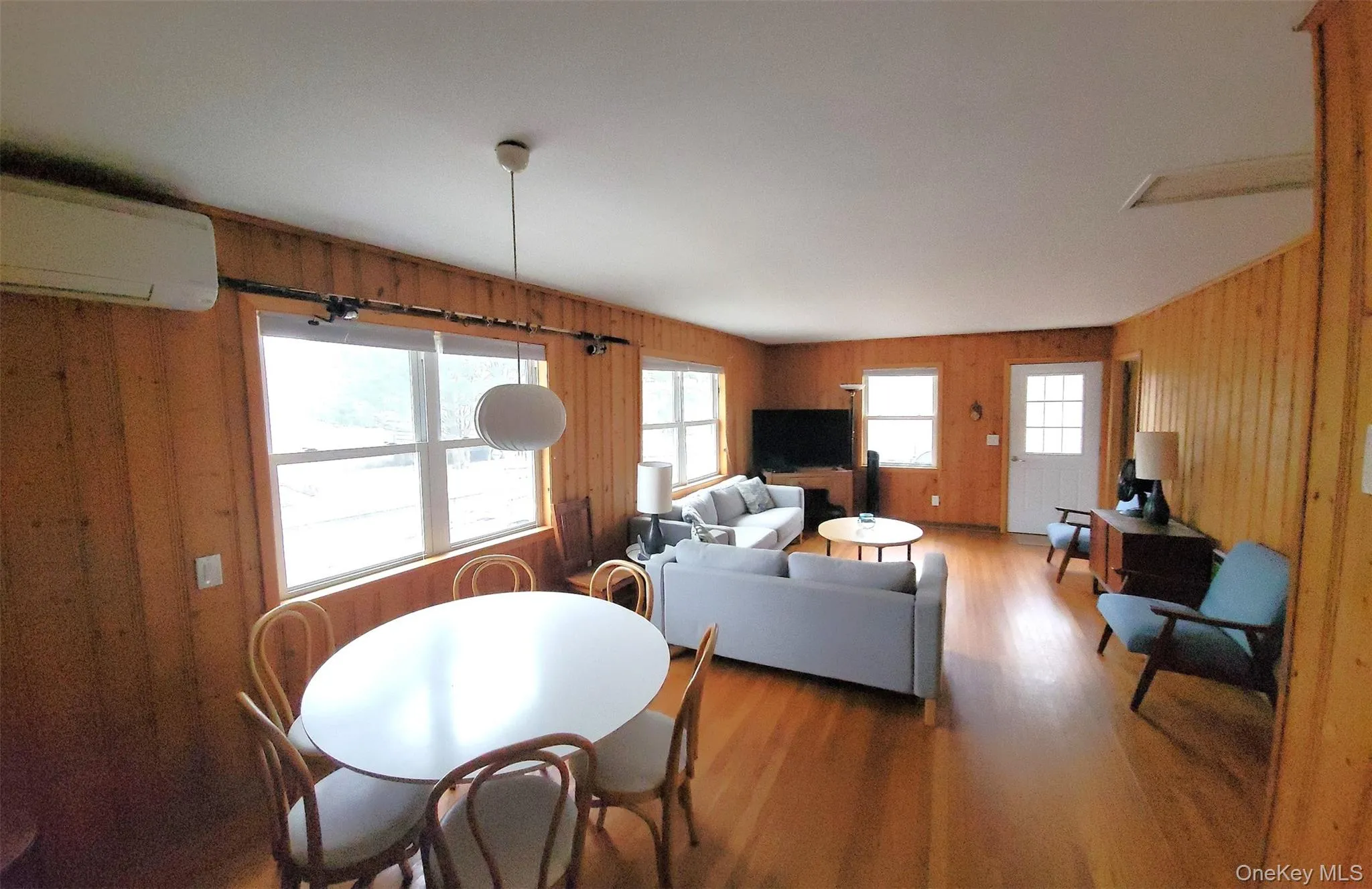 84 Oak Walk, Islip, NY, 3 Bedrooms Bedrooms, 6 Rooms Rooms,1 BathroomBathrooms,Residential,For Rent,Oak,0,1062487 84 Oak Walk, Islip, NY, 3 Bedrooms Bedrooms, 6 Rooms Rooms,1 BathroomBathrooms,Residential,For Rent,Oak,0,1062487