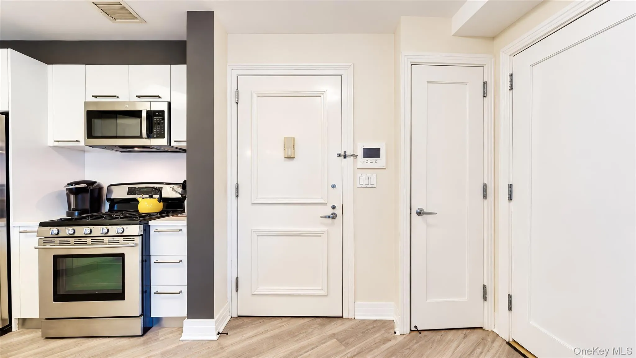 64-05 Yellowstone Boulevard, New York, NY, 1 Bedroom Bedrooms, 3 Rooms Rooms,1 BathroomBathrooms,Residential,For Rent,Yellowstone,0,1062498 64-05 Yellowstone Boulevard, New York, NY, 1 Bedroom Bedrooms, 3 Rooms Rooms,1 BathroomBathrooms,Residential,For Rent,Yellowstone,0,1062498