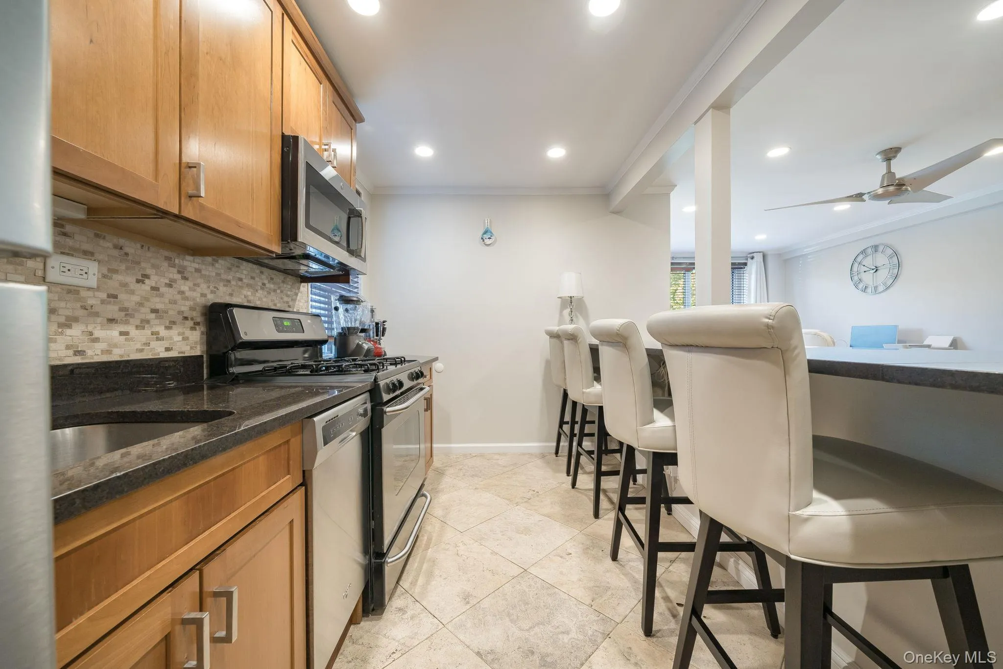 209-15 18th Avenue, New York, NY, 1 Bedroom Bedrooms, 3 Rooms Rooms,1 BathroomBathrooms,Residential,For Rent,18th,0,1062520 209-15 18th Avenue, New York, NY, 1 Bedroom Bedrooms, 3 Rooms Rooms,1 BathroomBathrooms,Residential,For Rent,18th,0,1062520