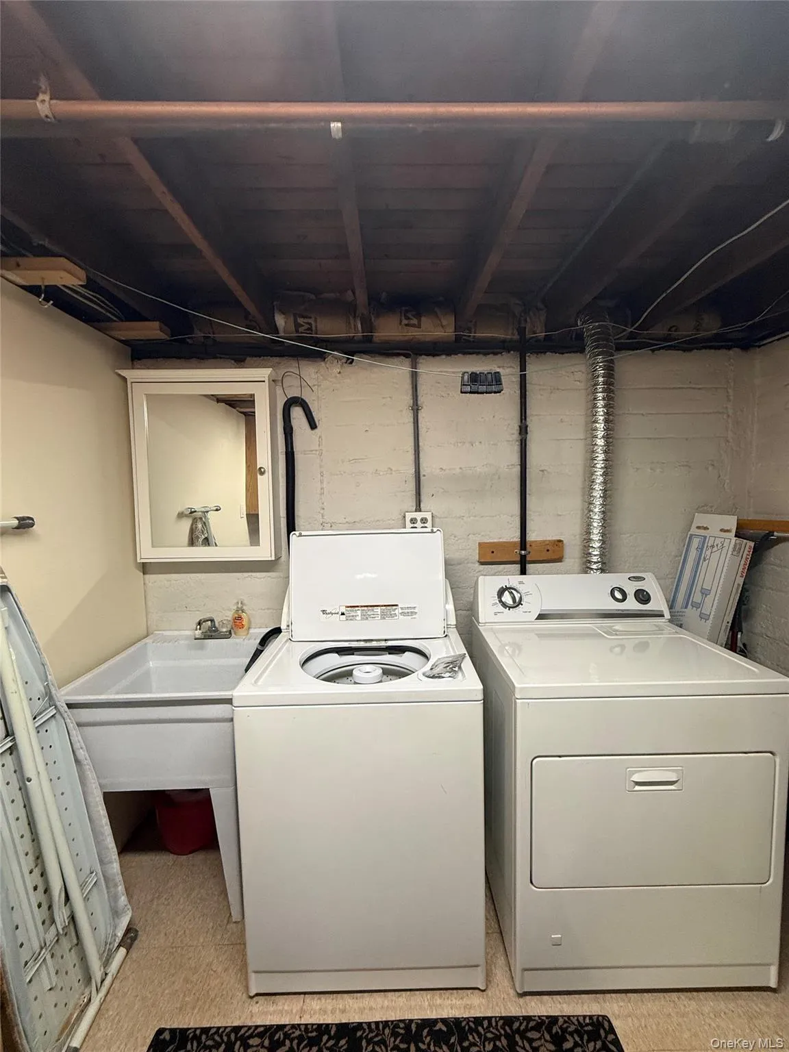 13 Gerald Avenue, Oyster Bay, NY, 4 Bedrooms Bedrooms, 6 Rooms Rooms,1 BathroomBathrooms,Residential Lease,For Rent,Gerald,0,1062521 13 Gerald Avenue, Oyster Bay, NY, 4 Bedrooms Bedrooms, 6 Rooms Rooms,1 BathroomBathrooms,Residential Lease,For Rent,Gerald,0,1062521