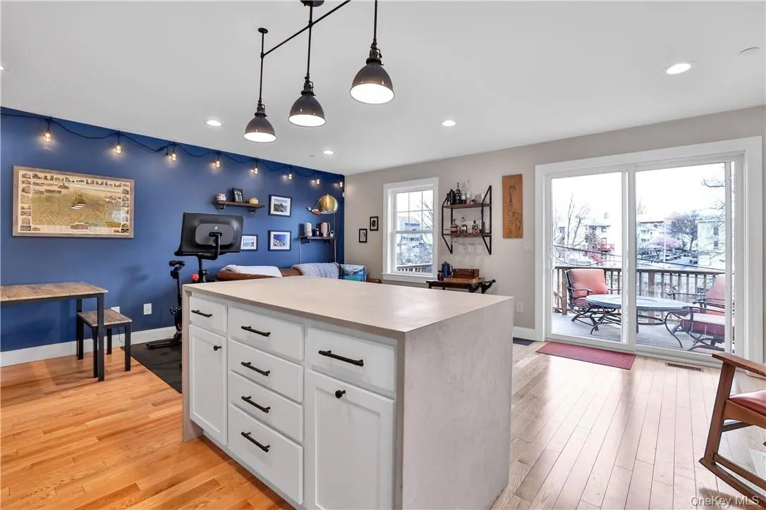 Island with Caesarstone counter Island with Caesarstone counter