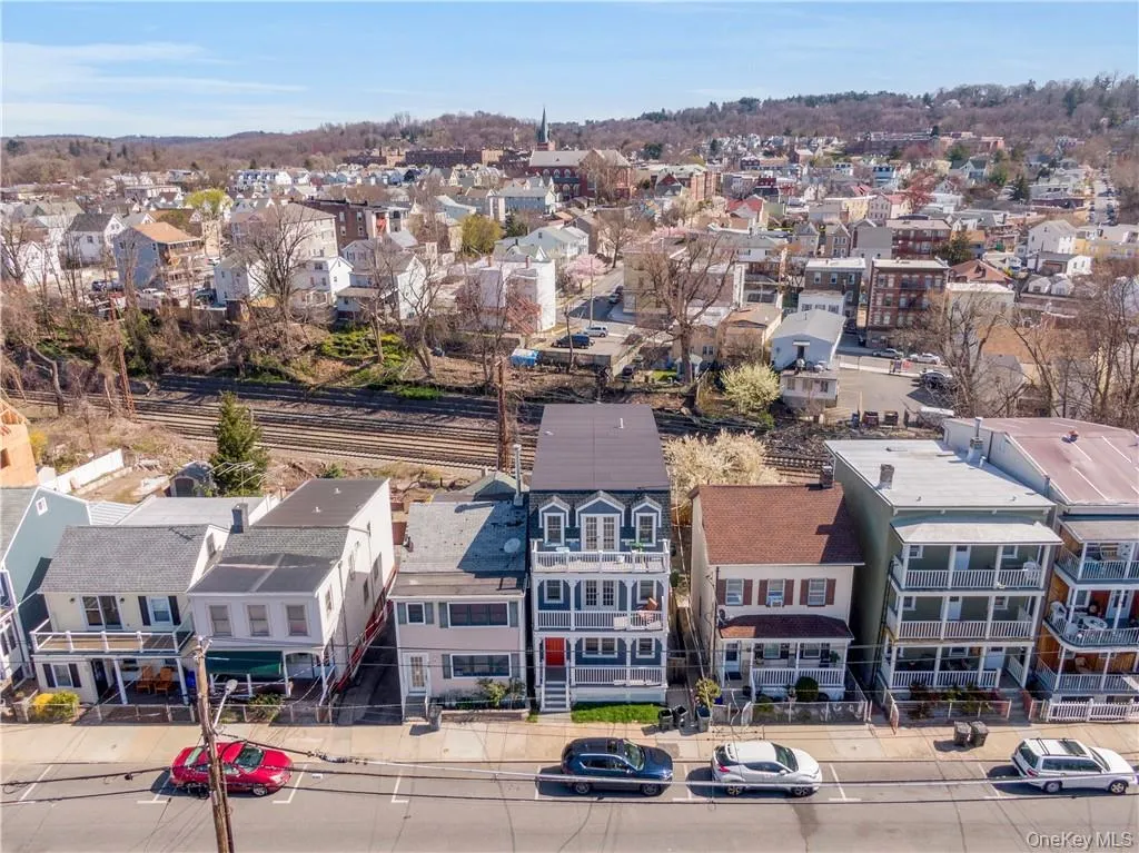 Equidistant from Sleepy Hollow and Tarrytown Equidistant from Sleepy Hollow and Tarrytown