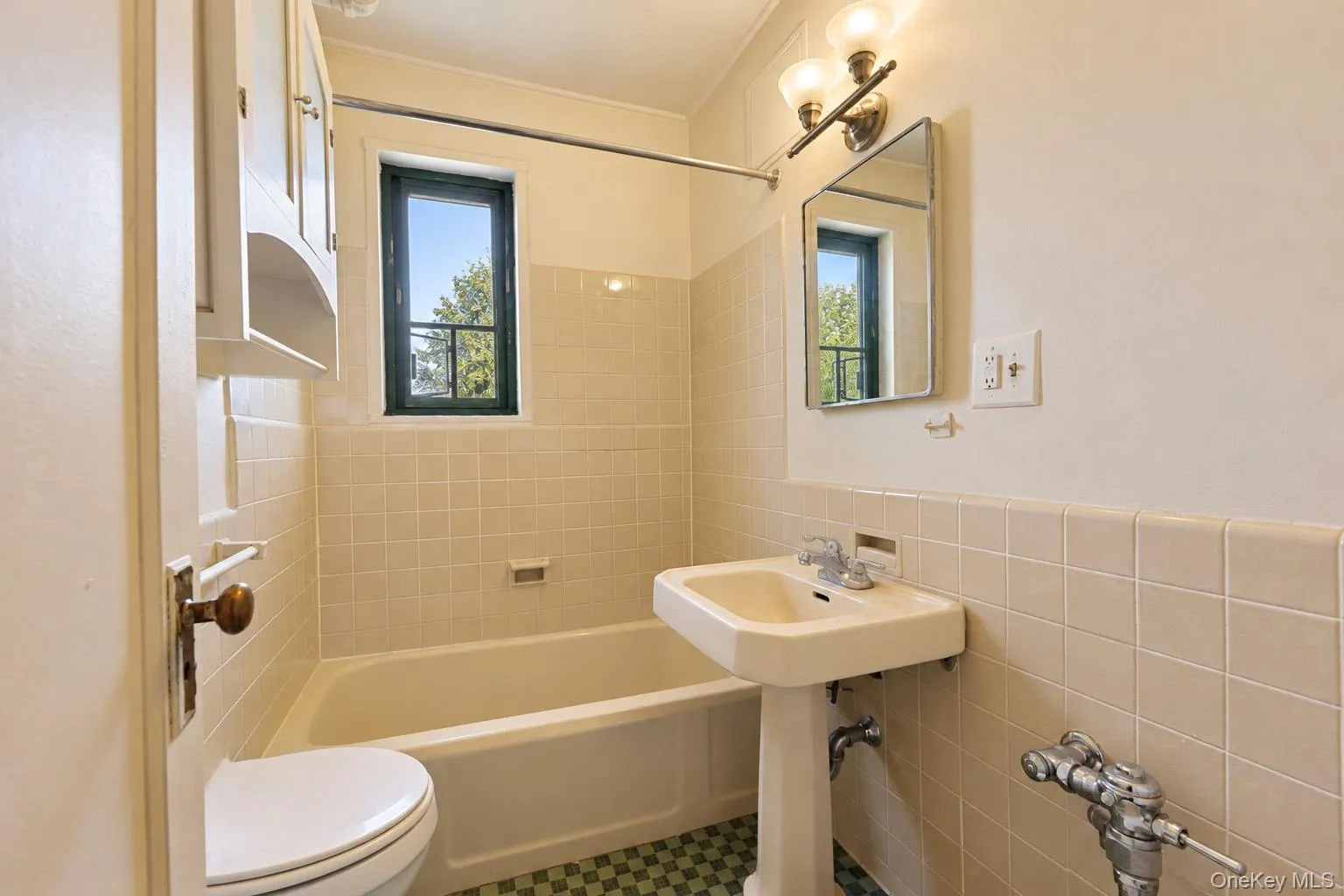 1514 Metropolitan Avenue, New York, NY, 1 Bedroom Bedrooms, 4 Rooms Rooms,1 BathroomBathrooms,Residential,For Rent,Metropolitan,0,1062527 1514 Metropolitan Avenue, New York, NY, 1 Bedroom Bedrooms, 4 Rooms Rooms,1 BathroomBathrooms,Residential,For Rent,Metropolitan,0,1062527