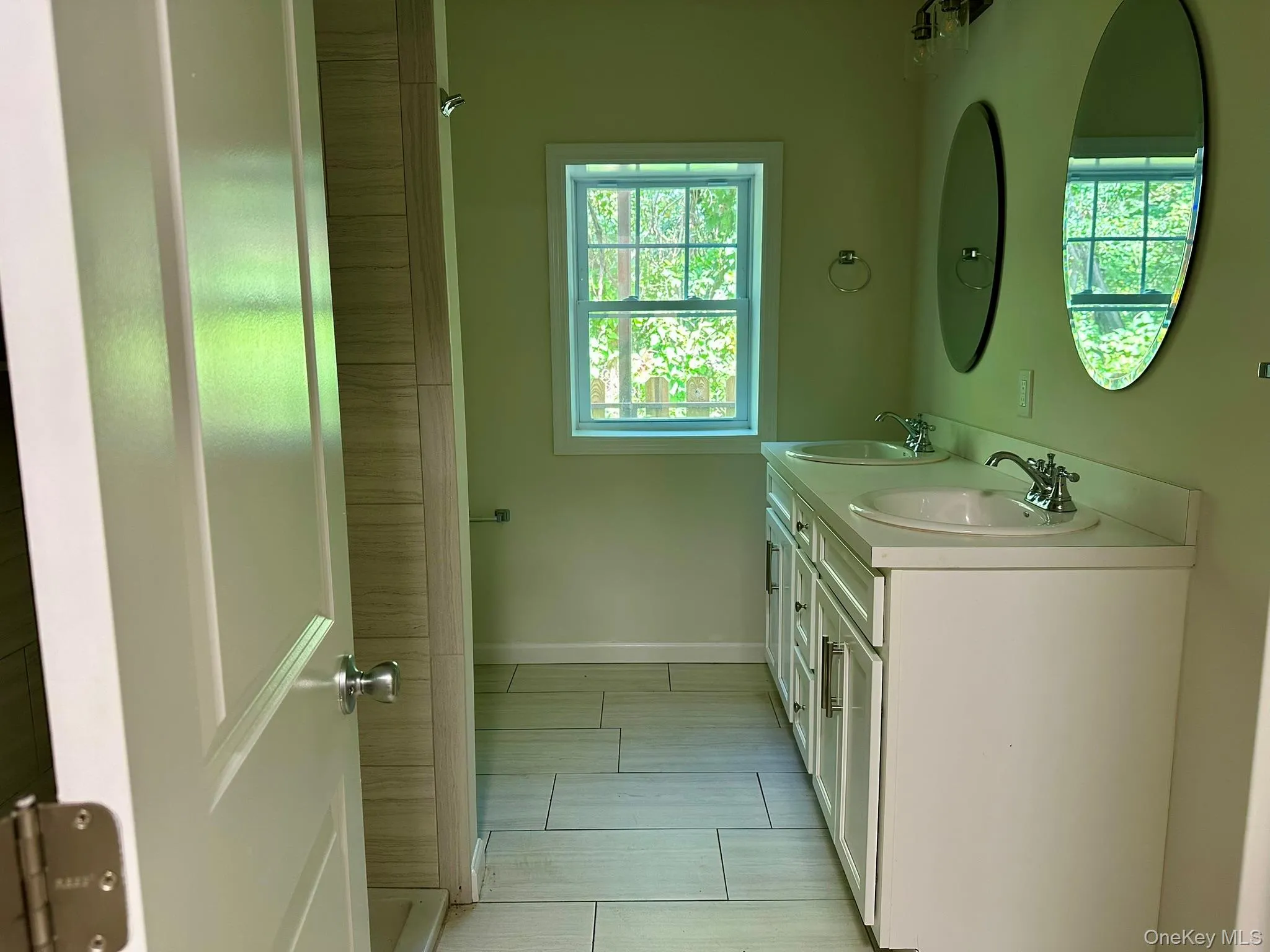 125 Main Street, Smithtown, NY, 4 Bedrooms Bedrooms, 9 Rooms Rooms,3 BathroomsBathrooms,Residential Lease,For Rent,Main,0,1062534 125 Main Street, Smithtown, NY, 4 Bedrooms Bedrooms, 9 Rooms Rooms,3 BathroomsBathrooms,Residential Lease,For Rent,Main,0,1062534