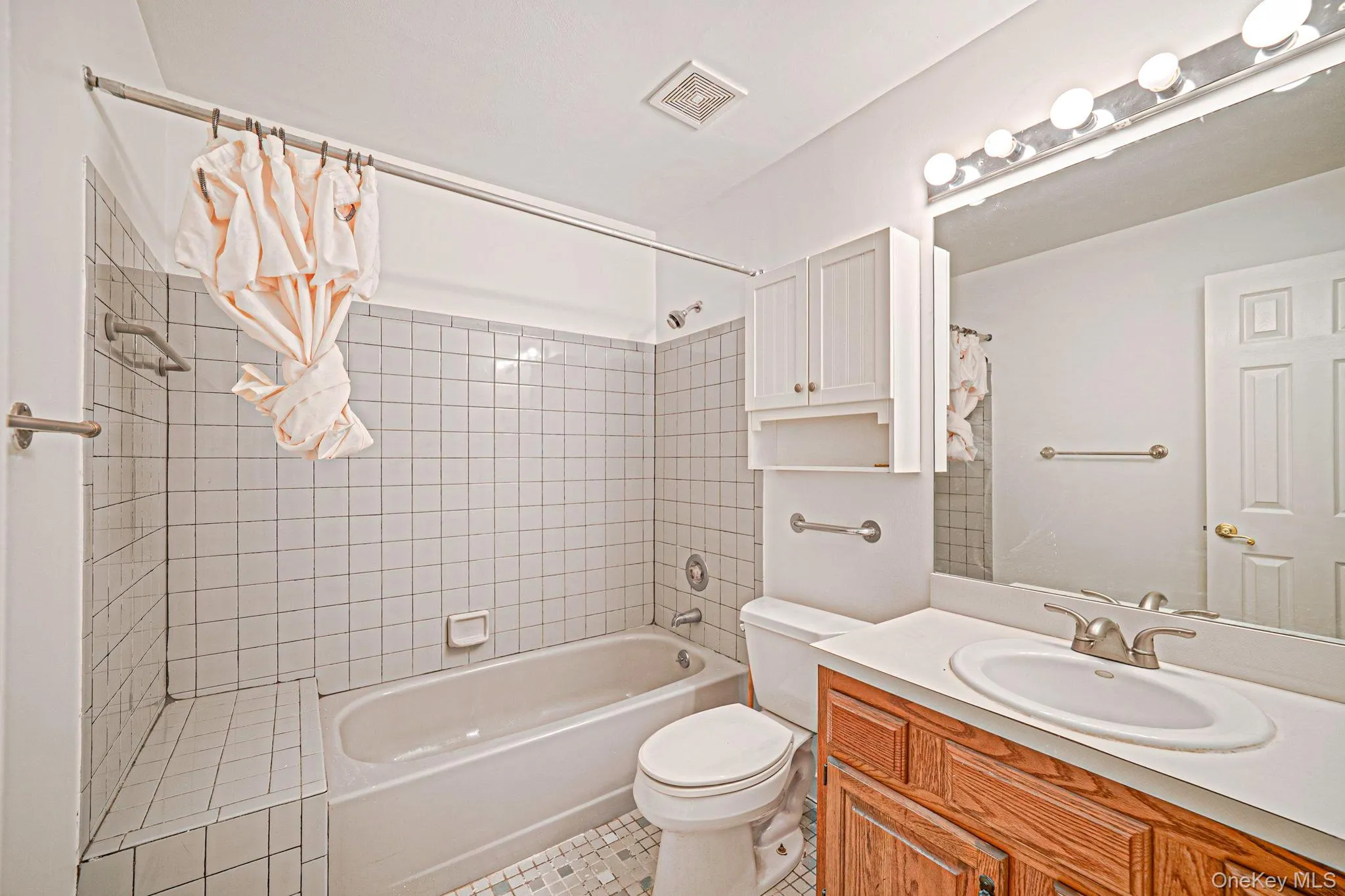4 Inwood Road, Smithtown, NY, 3 Bedrooms Bedrooms, 10 Rooms Rooms,2 BathroomsBathrooms,Residential Lease,For Rent,Inwood,0,1062537 4 Inwood Road, Smithtown, NY, 3 Bedrooms Bedrooms, 10 Rooms Rooms,2 BathroomsBathrooms,Residential Lease,For Rent,Inwood,0,1062537