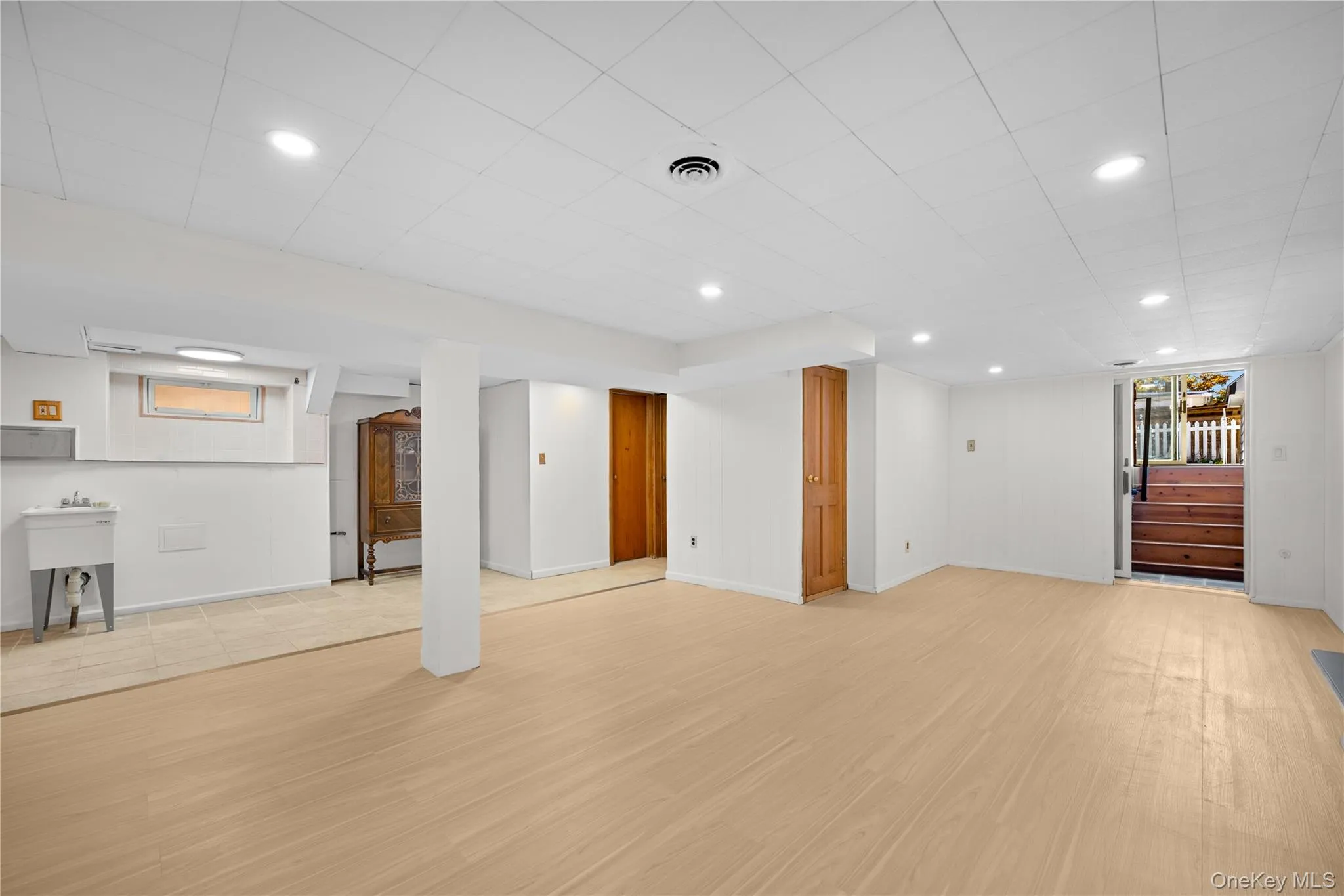 24420 73rd Avenue, New York, NY, 3 Bedrooms Bedrooms, 6 Rooms Rooms,3 BathroomsBathrooms,Residential,For Rent,73rd,0,1062541 24420 73rd Avenue, New York, NY, 3 Bedrooms Bedrooms, 6 Rooms Rooms,3 BathroomsBathrooms,Residential,For Rent,73rd,0,1062541