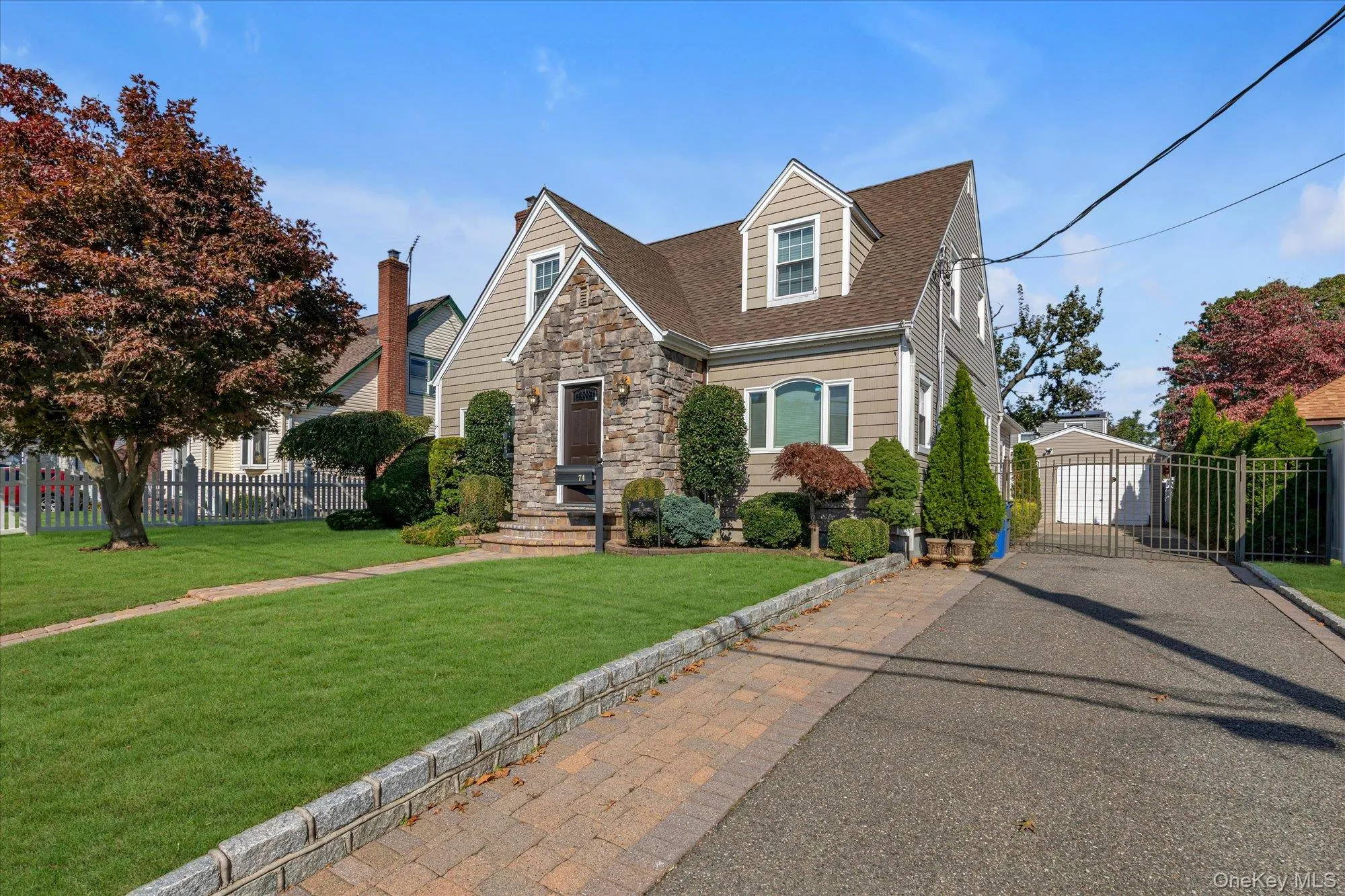 74 Custer Avenue, North Hempstead, NY, 3 Bedrooms Bedrooms, 7 Rooms Rooms,2 BathroomsBathrooms,Residential Lease,For Rent,Custer,0,1062544 74 Custer Avenue, North Hempstead, NY, 3 Bedrooms Bedrooms, 7 Rooms Rooms,2 BathroomsBathrooms,Residential Lease,For Rent,Custer,0,1062544