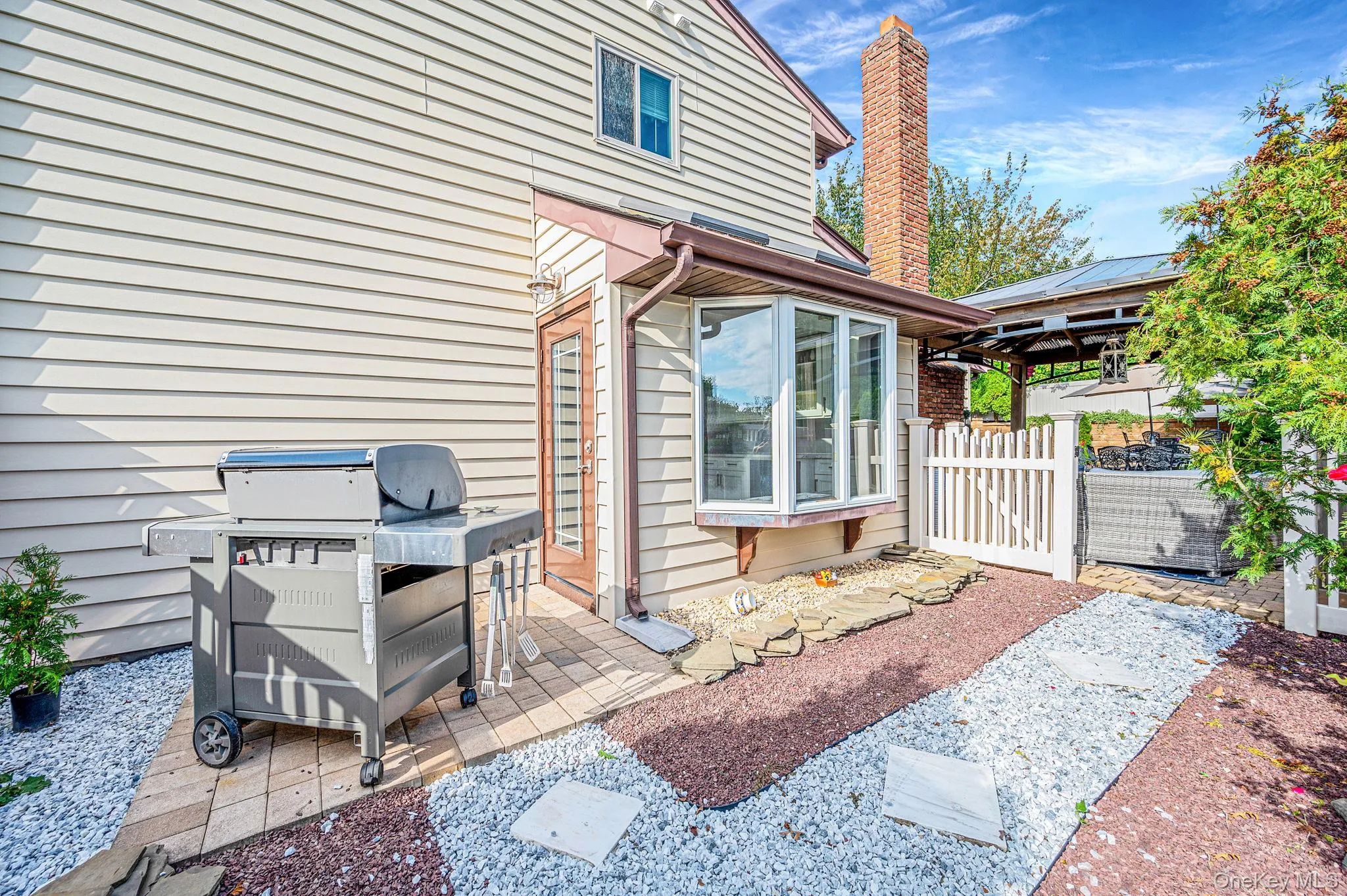 17 Hill Lane, Smithtown, NY, 4 Bedrooms Bedrooms, 8 Rooms Rooms,2 BathroomsBathrooms,Residential,For Rent,Hill,0,1062559 17 Hill Lane, Smithtown, NY, 4 Bedrooms Bedrooms, 8 Rooms Rooms,2 BathroomsBathrooms,Residential,For Rent,Hill,0,1062559