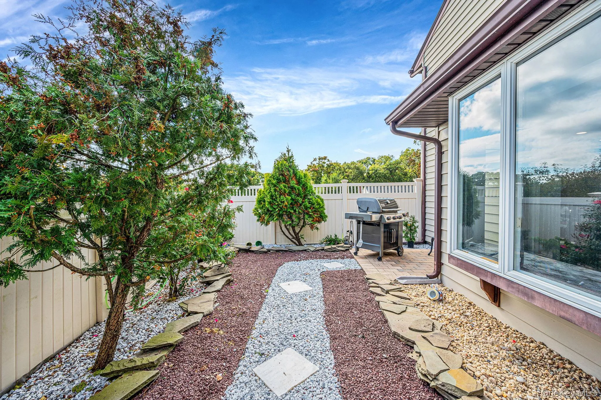 17 Hill Lane, Smithtown, NY, 4 Bedrooms Bedrooms, 8 Rooms Rooms,2 BathroomsBathrooms,Residential,For Rent,Hill,0,1062559 17 Hill Lane, Smithtown, NY, 4 Bedrooms Bedrooms, 8 Rooms Rooms,2 BathroomsBathrooms,Residential,For Rent,Hill,0,1062559