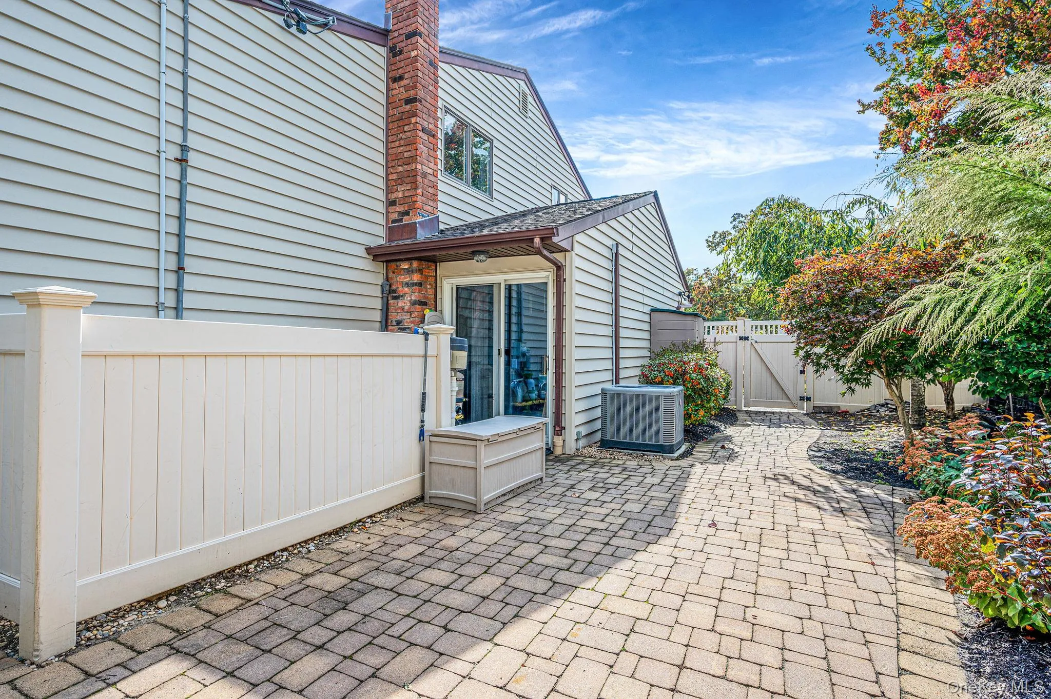17 Hill Lane, Smithtown, NY, 4 Bedrooms Bedrooms, 8 Rooms Rooms,2 BathroomsBathrooms,Residential,For Rent,Hill,0,1062559 17 Hill Lane, Smithtown, NY, 4 Bedrooms Bedrooms, 8 Rooms Rooms,2 BathroomsBathrooms,Residential,For Rent,Hill,0,1062559