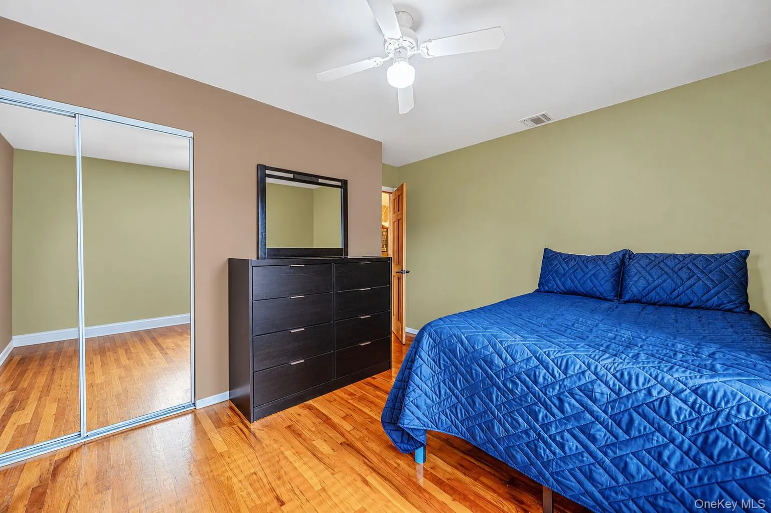17 Hill Lane, Smithtown, NY, 4 Bedrooms Bedrooms, 8 Rooms Rooms,2 BathroomsBathrooms,Residential,For Rent,Hill,0,1062559 17 Hill Lane, Smithtown, NY, 4 Bedrooms Bedrooms, 8 Rooms Rooms,2 BathroomsBathrooms,Residential,For Rent,Hill,0,1062559
