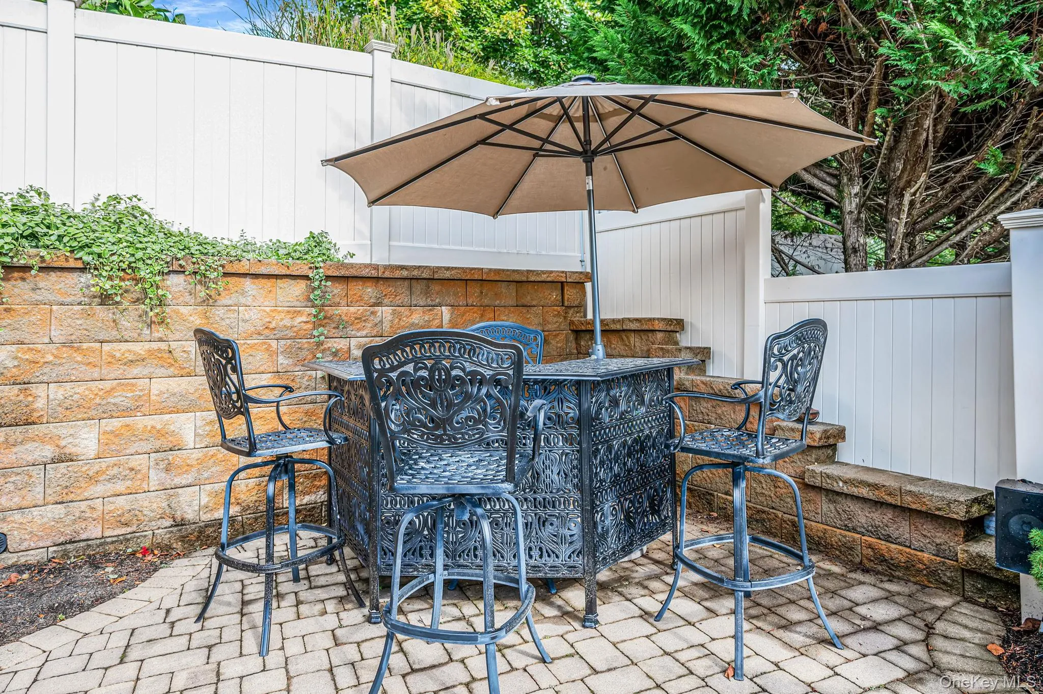 17 Hill Lane, Smithtown, NY, 4 Bedrooms Bedrooms, 8 Rooms Rooms,2 BathroomsBathrooms,Residential,For Rent,Hill,0,1062559 17 Hill Lane, Smithtown, NY, 4 Bedrooms Bedrooms, 8 Rooms Rooms,2 BathroomsBathrooms,Residential,For Rent,Hill,0,1062559
