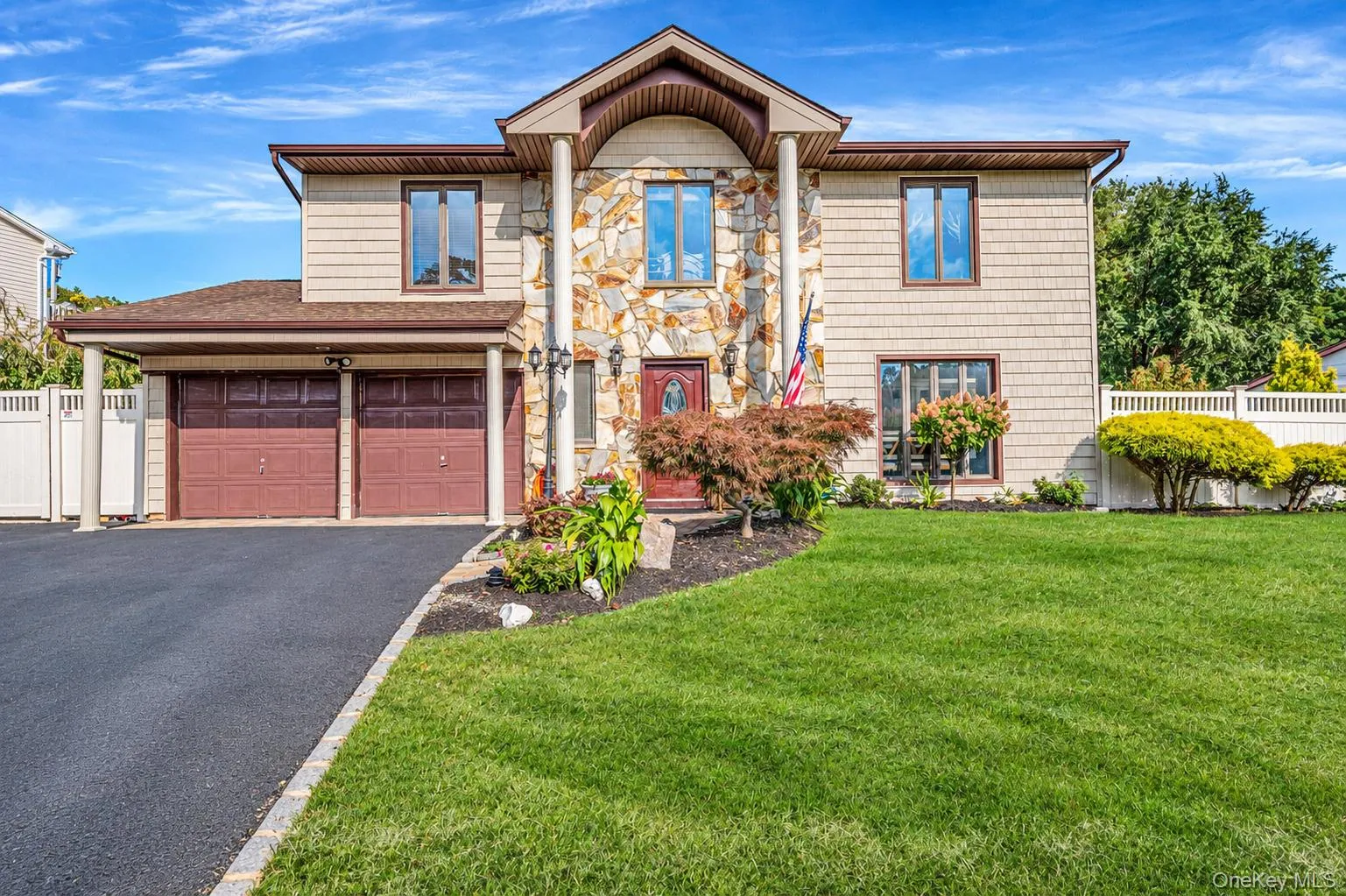 17 Hill Lane, Smithtown, NY, 4 Bedrooms Bedrooms, 8 Rooms Rooms,2 BathroomsBathrooms,Residential,For Rent,Hill,0,1062559 17 Hill Lane, Smithtown, NY, 4 Bedrooms Bedrooms, 8 Rooms Rooms,2 BathroomsBathrooms,Residential,For Rent,Hill,0,1062559