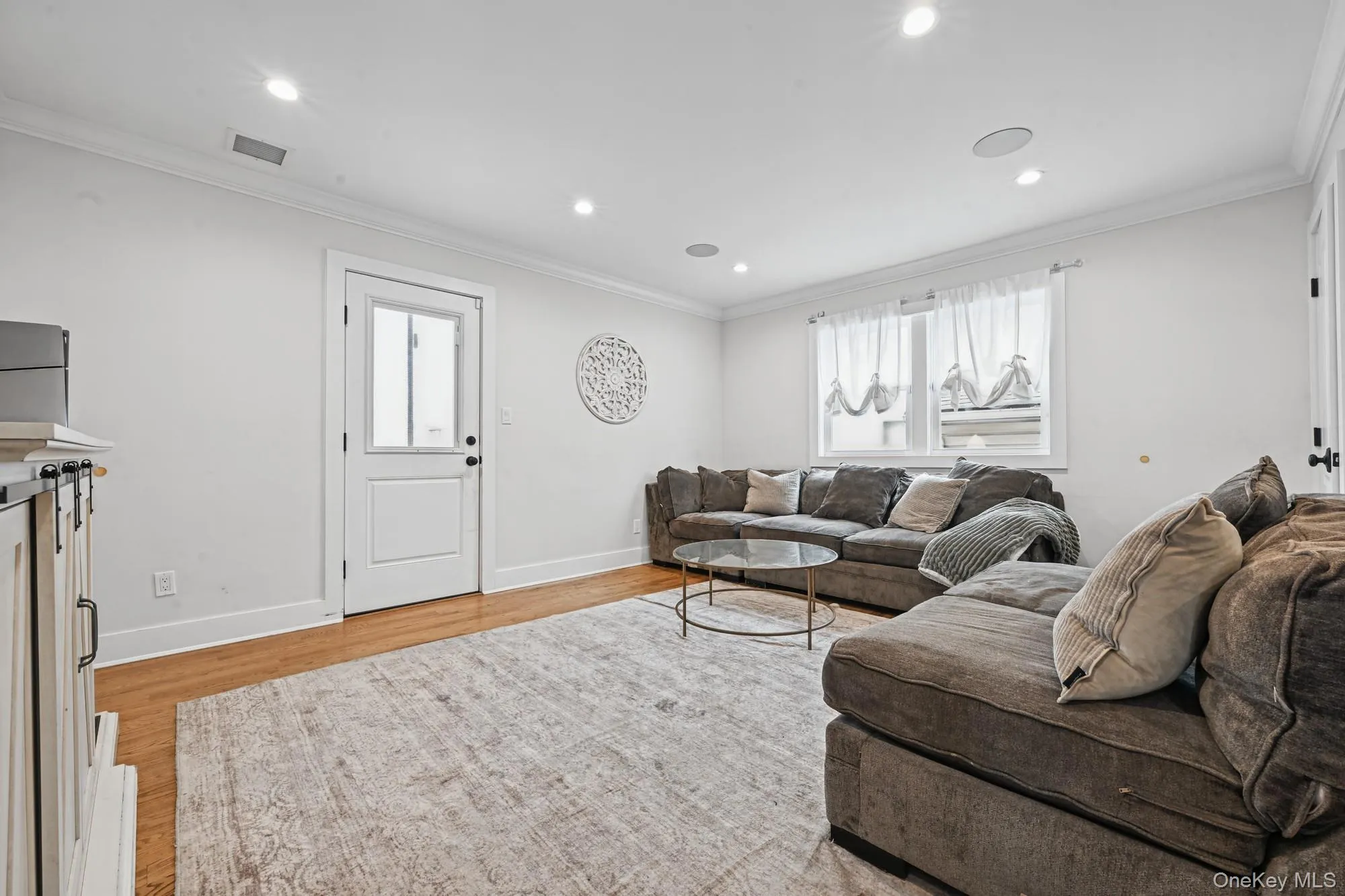 325 Paul Place, Hempstead, NY, 4 Bedrooms Bedrooms, 12 Rooms Rooms,3 BathroomsBathrooms,Residential,For Rent,Paul,0,1062574 325 Paul Place, Hempstead, NY, 4 Bedrooms Bedrooms, 12 Rooms Rooms,3 BathroomsBathrooms,Residential,For Rent,Paul,0,1062574