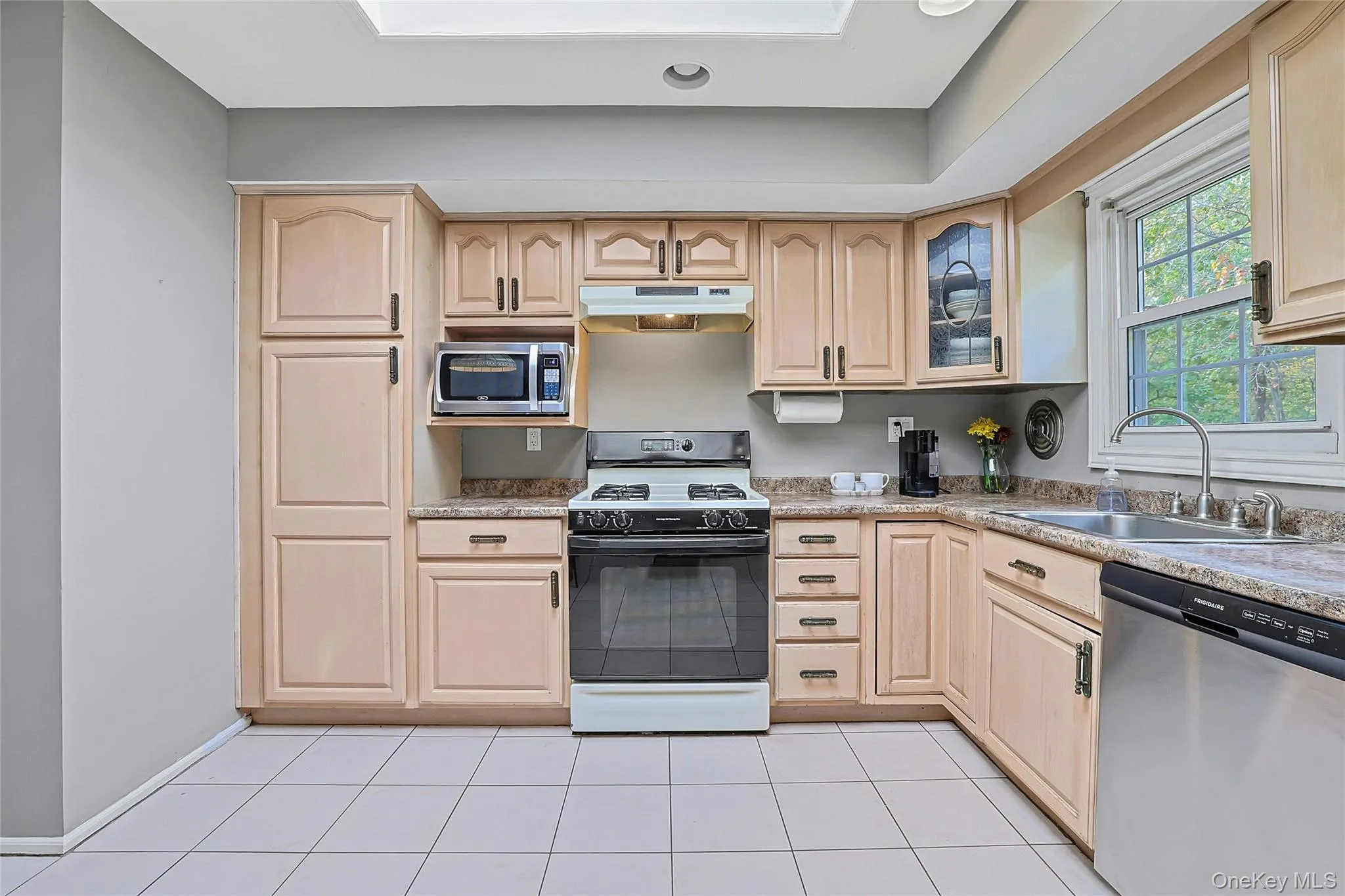 40 Lake Nanuet Drive, Clarkstown, NY, 4 Bedrooms Bedrooms, 9 Rooms Rooms,2 BathroomsBathrooms,Residential,For Rent,Lake Nanuet,0,1062597 40 Lake Nanuet Drive, Clarkstown, NY, 4 Bedrooms Bedrooms, 9 Rooms Rooms,2 BathroomsBathrooms,Residential,For Rent,Lake Nanuet,0,1062597