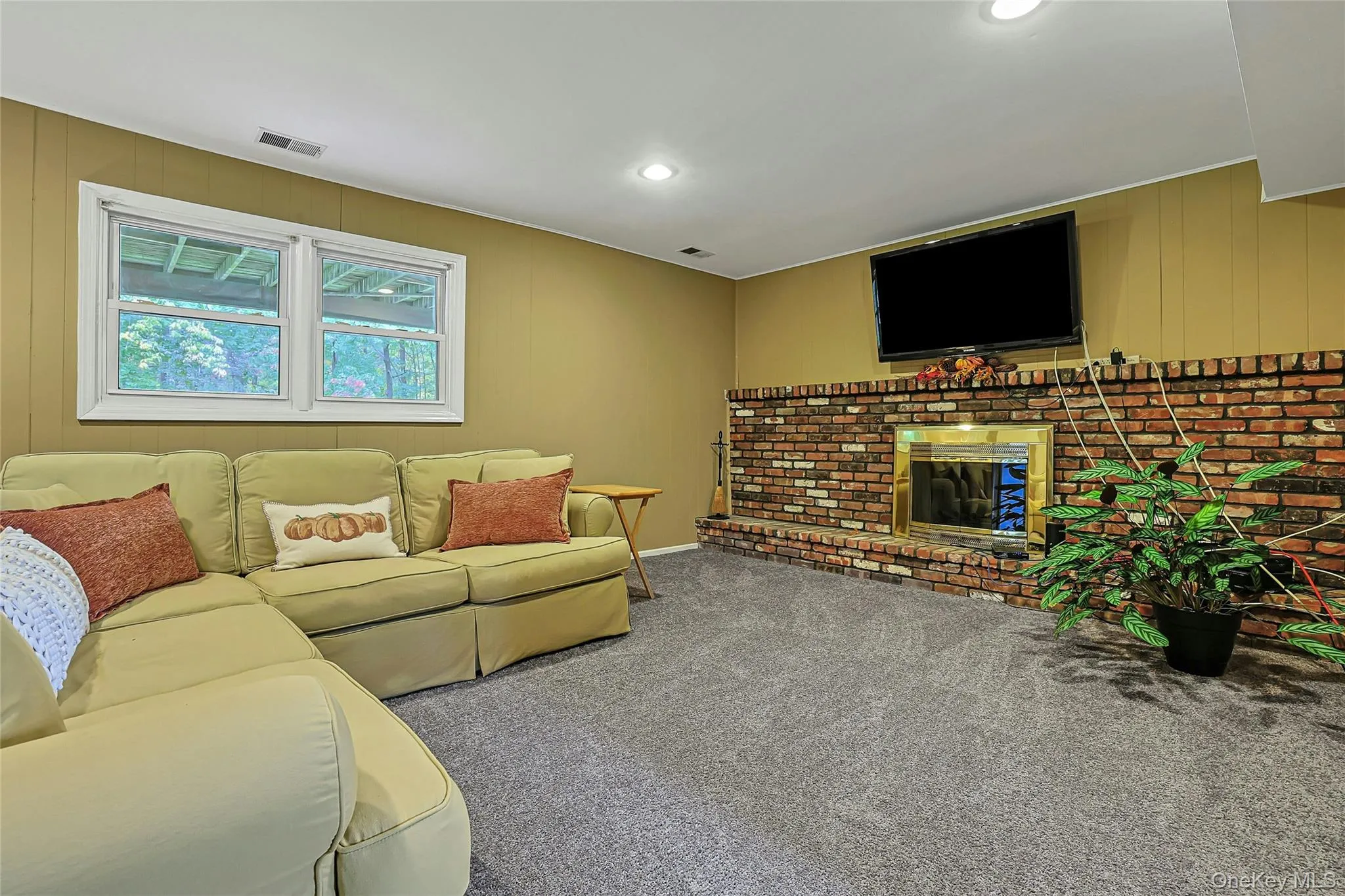 40 Lake Nanuet Drive, Clarkstown, NY, 4 Bedrooms Bedrooms, 9 Rooms Rooms,2 BathroomsBathrooms,Residential,For Rent,Lake Nanuet,0,1062597 40 Lake Nanuet Drive, Clarkstown, NY, 4 Bedrooms Bedrooms, 9 Rooms Rooms,2 BathroomsBathrooms,Residential,For Rent,Lake Nanuet,0,1062597