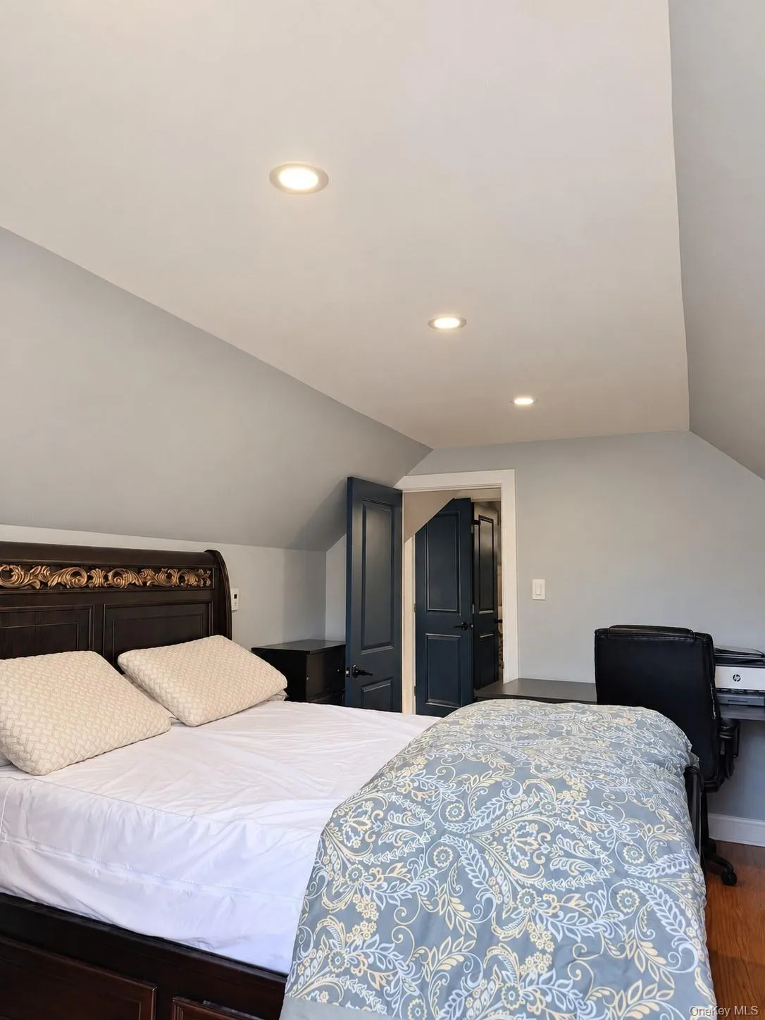 2 Oak Drive, North Hempstead, NY, 4 Bedrooms Bedrooms, 6 Rooms Rooms,2 BathroomsBathrooms,Residential,For Rent,Oak,0,1062603 2 Oak Drive, North Hempstead, NY, 4 Bedrooms Bedrooms, 6 Rooms Rooms,2 BathroomsBathrooms,Residential,For Rent,Oak,0,1062603
