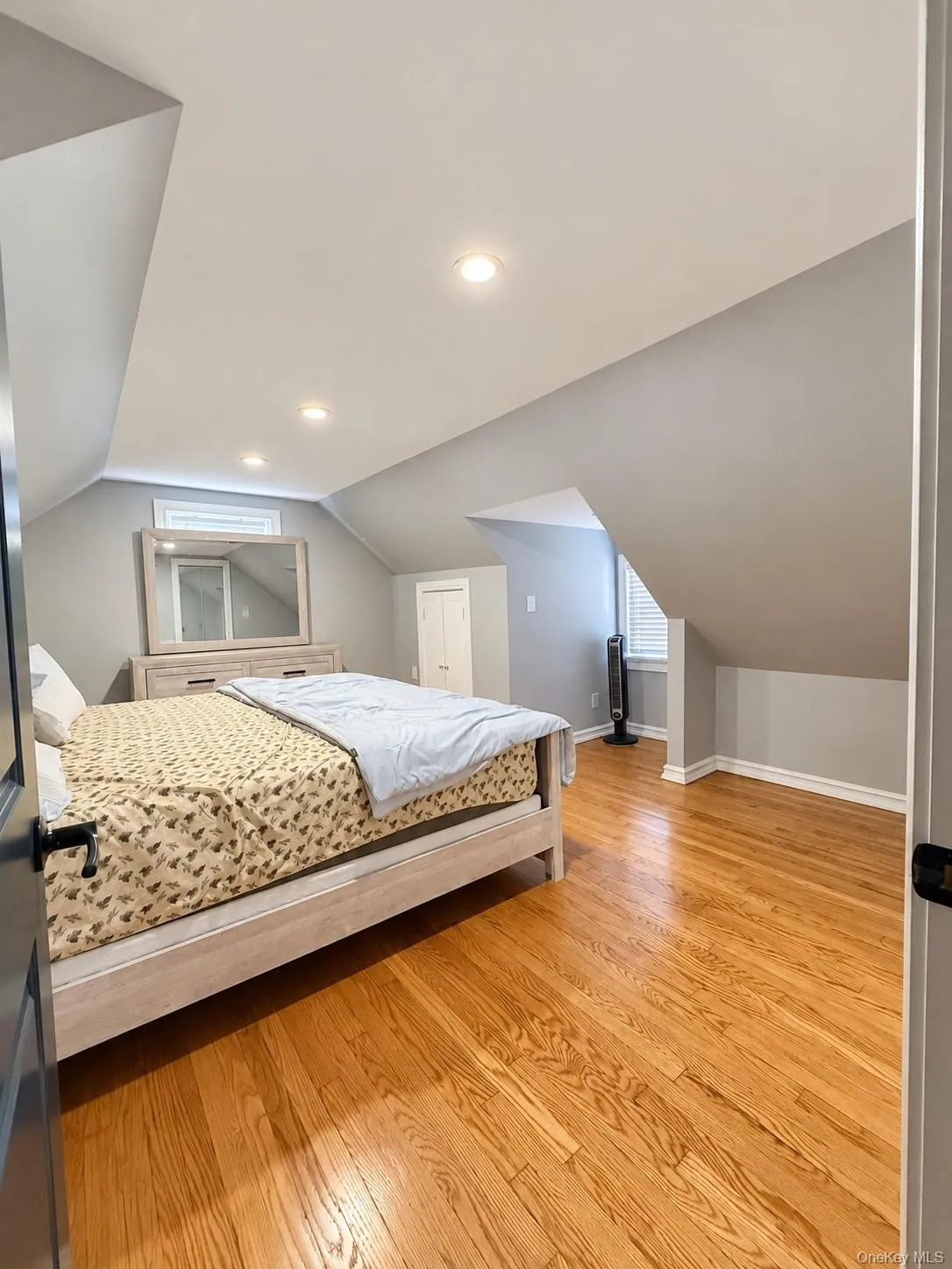 2 Oak Drive, North Hempstead, NY, 4 Bedrooms Bedrooms, 6 Rooms Rooms,2 BathroomsBathrooms,Residential,For Rent,Oak,0,1062603 2 Oak Drive, North Hempstead, NY, 4 Bedrooms Bedrooms, 6 Rooms Rooms,2 BathroomsBathrooms,Residential,For Rent,Oak,0,1062603