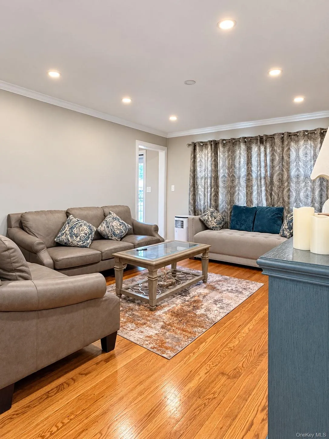 2 Oak Drive, North Hempstead, NY, 4 Bedrooms Bedrooms, 6 Rooms Rooms,2 BathroomsBathrooms,Residential,For Rent,Oak,0,1062603 2 Oak Drive, North Hempstead, NY, 4 Bedrooms Bedrooms, 6 Rooms Rooms,2 BathroomsBathrooms,Residential,For Rent,Oak,0,1062603