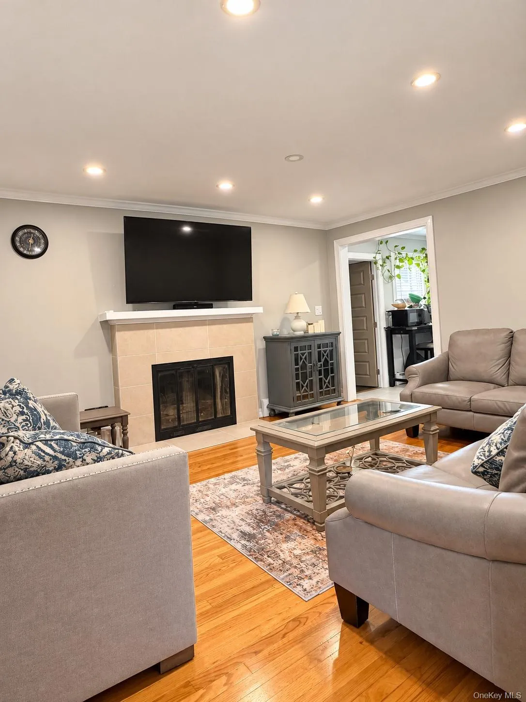 2 Oak Drive, North Hempstead, NY, 4 Bedrooms Bedrooms, 6 Rooms Rooms,2 BathroomsBathrooms,Residential,For Rent,Oak,0,1062603 2 Oak Drive, North Hempstead, NY, 4 Bedrooms Bedrooms, 6 Rooms Rooms,2 BathroomsBathrooms,Residential,For Rent,Oak,0,1062603