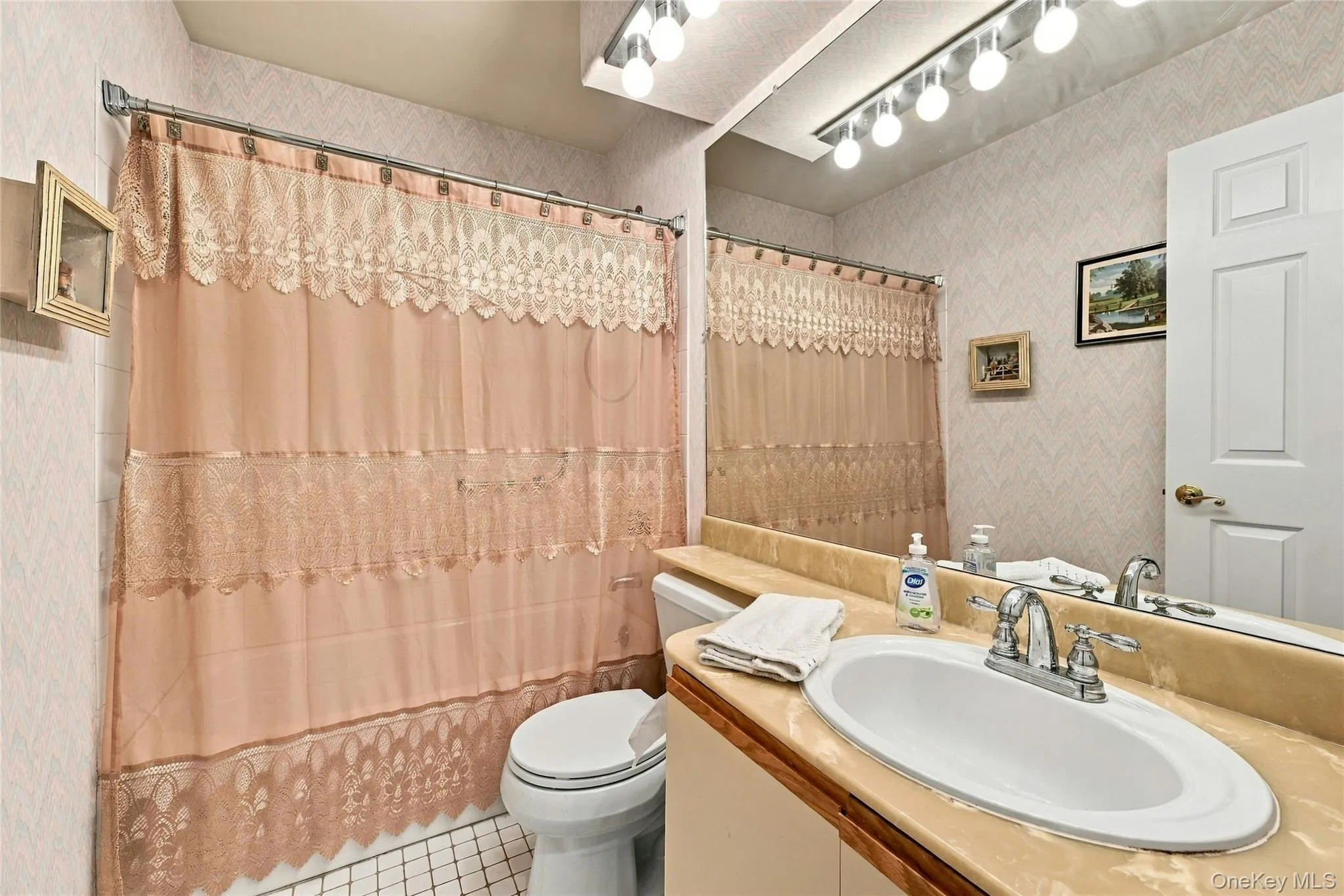 14 Flanders Court, Brookhaven, NY, 2 Bedrooms Bedrooms, 5 Rooms Rooms,2 BathroomsBathrooms,Residential,For Rent,Flanders,0,1062606 14 Flanders Court, Brookhaven, NY, 2 Bedrooms Bedrooms, 5 Rooms Rooms,2 BathroomsBathrooms,Residential,For Rent,Flanders,0,1062606