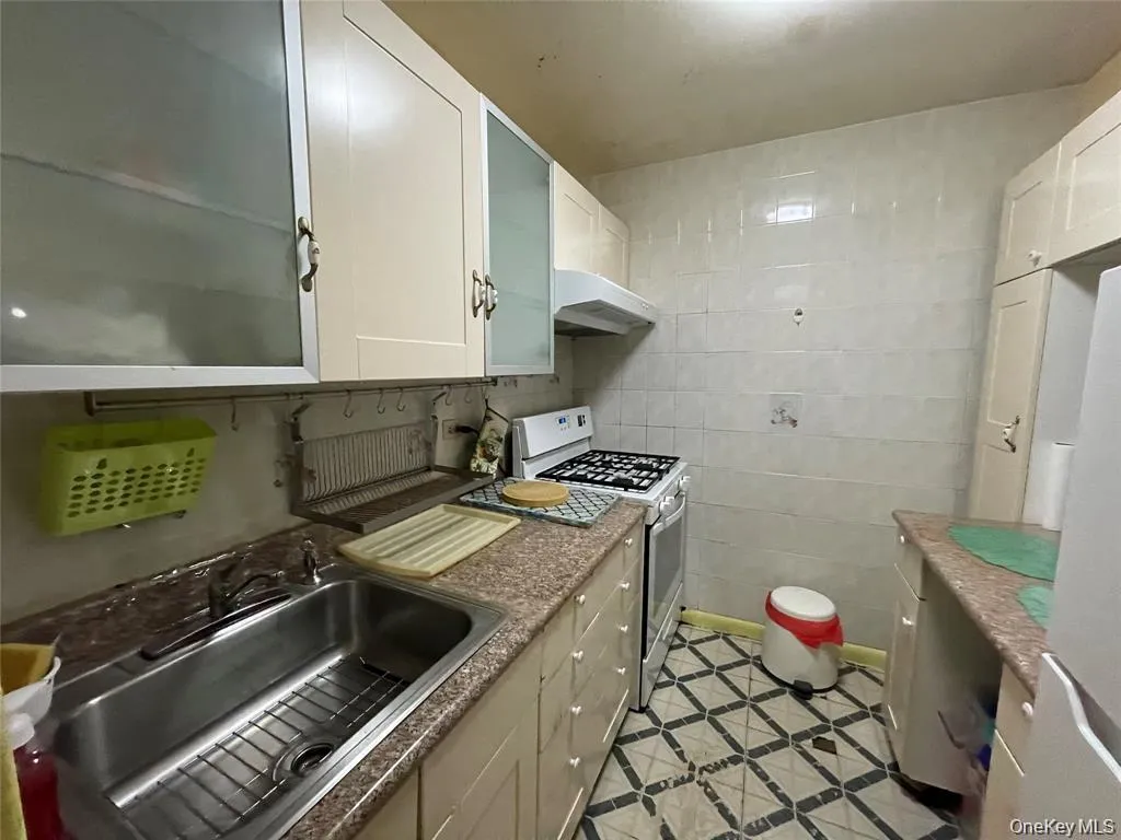 42-42 Colden Street, New York, NY, 1 Bedroom Bedrooms, 5 Rooms Rooms,1 BathroomBathrooms,Residential,For Rent,Colden,0,1062607 42-42 Colden Street, New York, NY, 1 Bedroom Bedrooms, 5 Rooms Rooms,1 BathroomBathrooms,Residential,For Rent,Colden,0,1062607