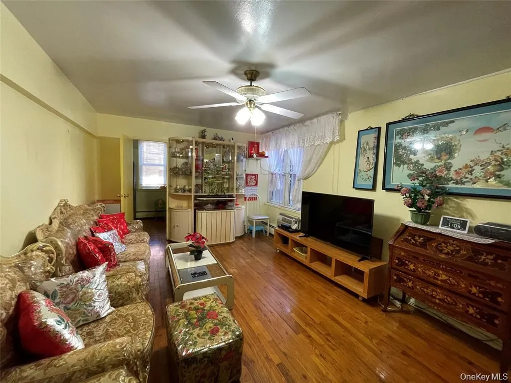 42-42 Colden Street, New York, NY, 1 Bedroom Bedrooms, 5 Rooms Rooms,1 BathroomBathrooms,Residential,For Rent,Colden,0,1062607 42-42 Colden Street, New York, NY, 1 Bedroom Bedrooms, 5 Rooms Rooms,1 BathroomBathrooms,Residential,For Rent,Colden,0,1062607