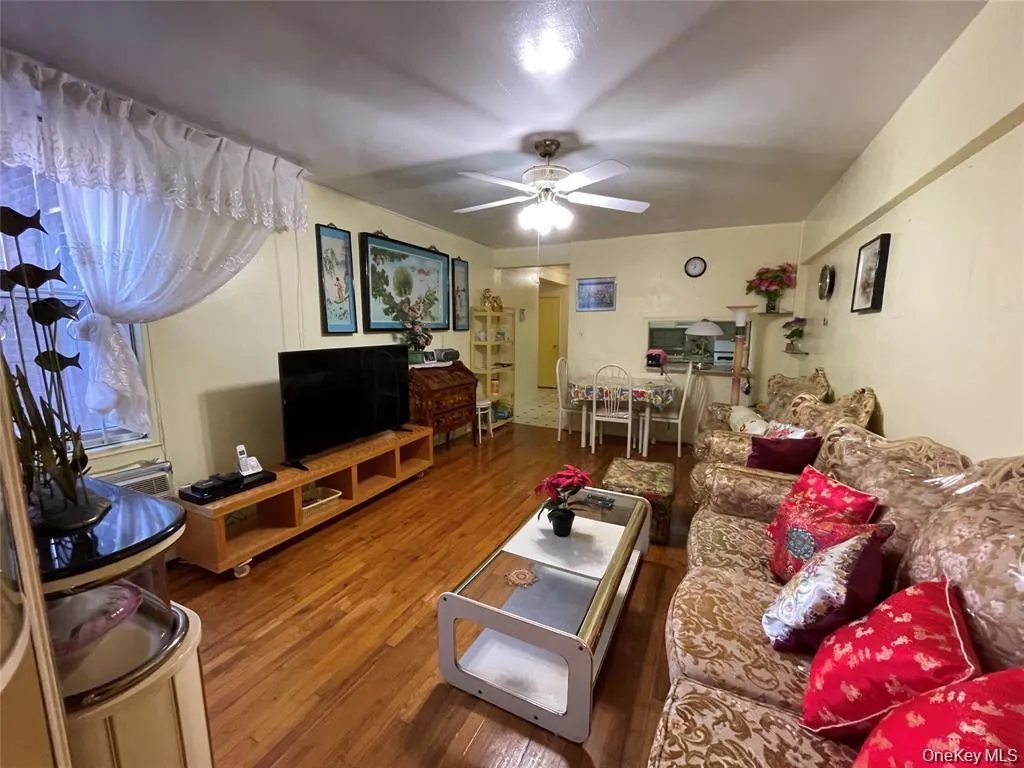 42-42 Colden Street, New York, NY, 1 Bedroom Bedrooms, 5 Rooms Rooms,1 BathroomBathrooms,Residential,For Rent,Colden,0,1062607 42-42 Colden Street, New York, NY, 1 Bedroom Bedrooms, 5 Rooms Rooms,1 BathroomBathrooms,Residential,For Rent,Colden,0,1062607