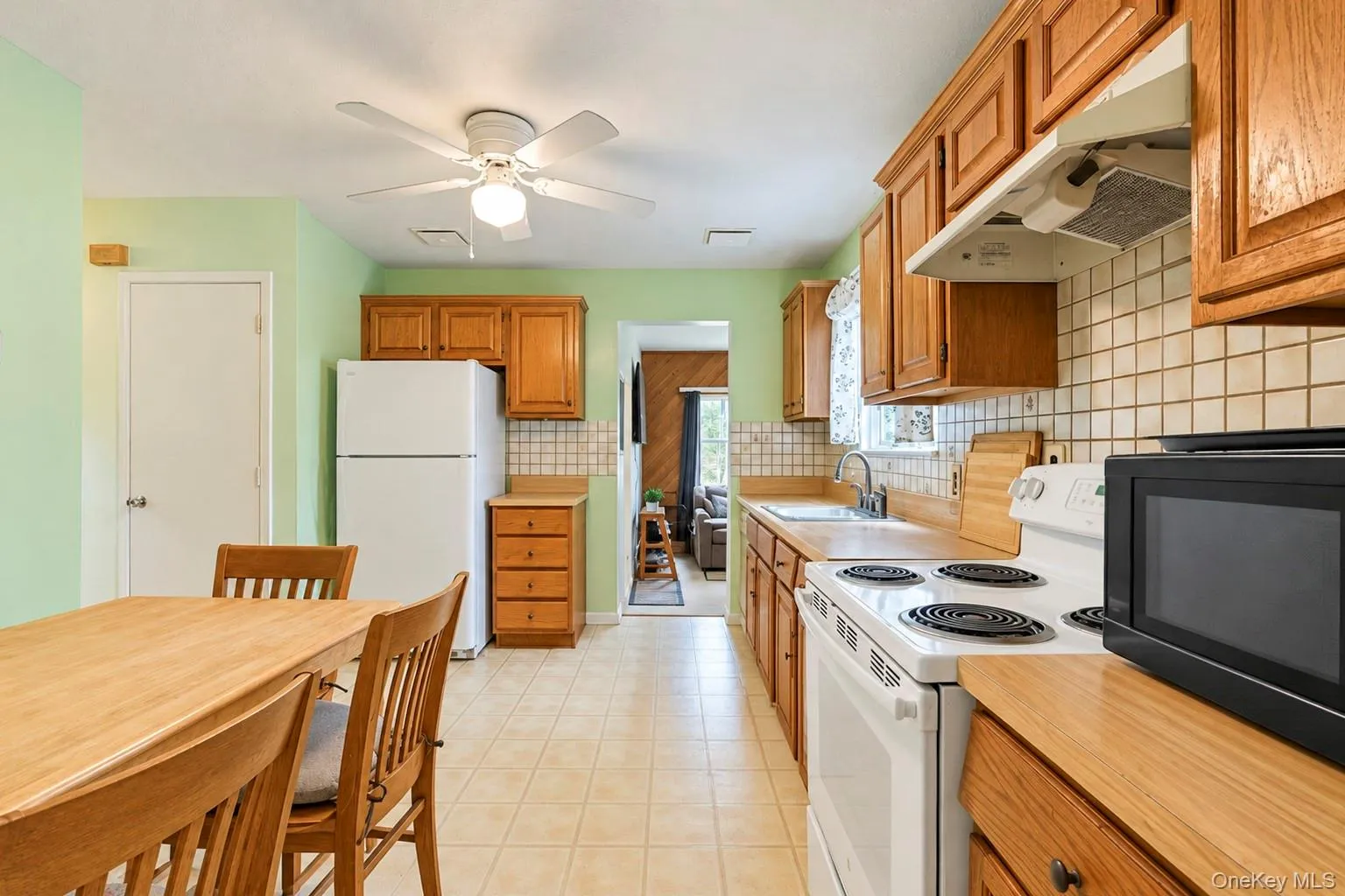 33 Oak Forest Drive, Islip, NY, 4 Bedrooms Bedrooms, 8 Rooms Rooms,2 BathroomsBathrooms,Residential,For Rent,Oak Forest,0,1062626 33 Oak Forest Drive, Islip, NY, 4 Bedrooms Bedrooms, 8 Rooms Rooms,2 BathroomsBathrooms,Residential,For Rent,Oak Forest,0,1062626