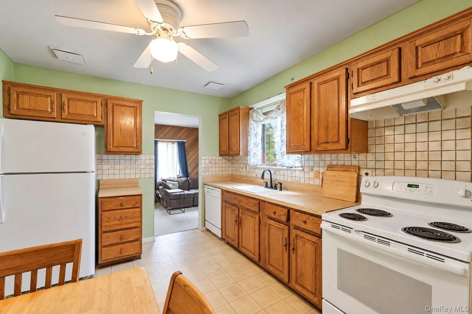 33 Oak Forest Drive, Islip, NY, 4 Bedrooms Bedrooms, 8 Rooms Rooms,2 BathroomsBathrooms,Residential,For Rent,Oak Forest,0,1062626 33 Oak Forest Drive, Islip, NY, 4 Bedrooms Bedrooms, 8 Rooms Rooms,2 BathroomsBathrooms,Residential,For Rent,Oak Forest,0,1062626
