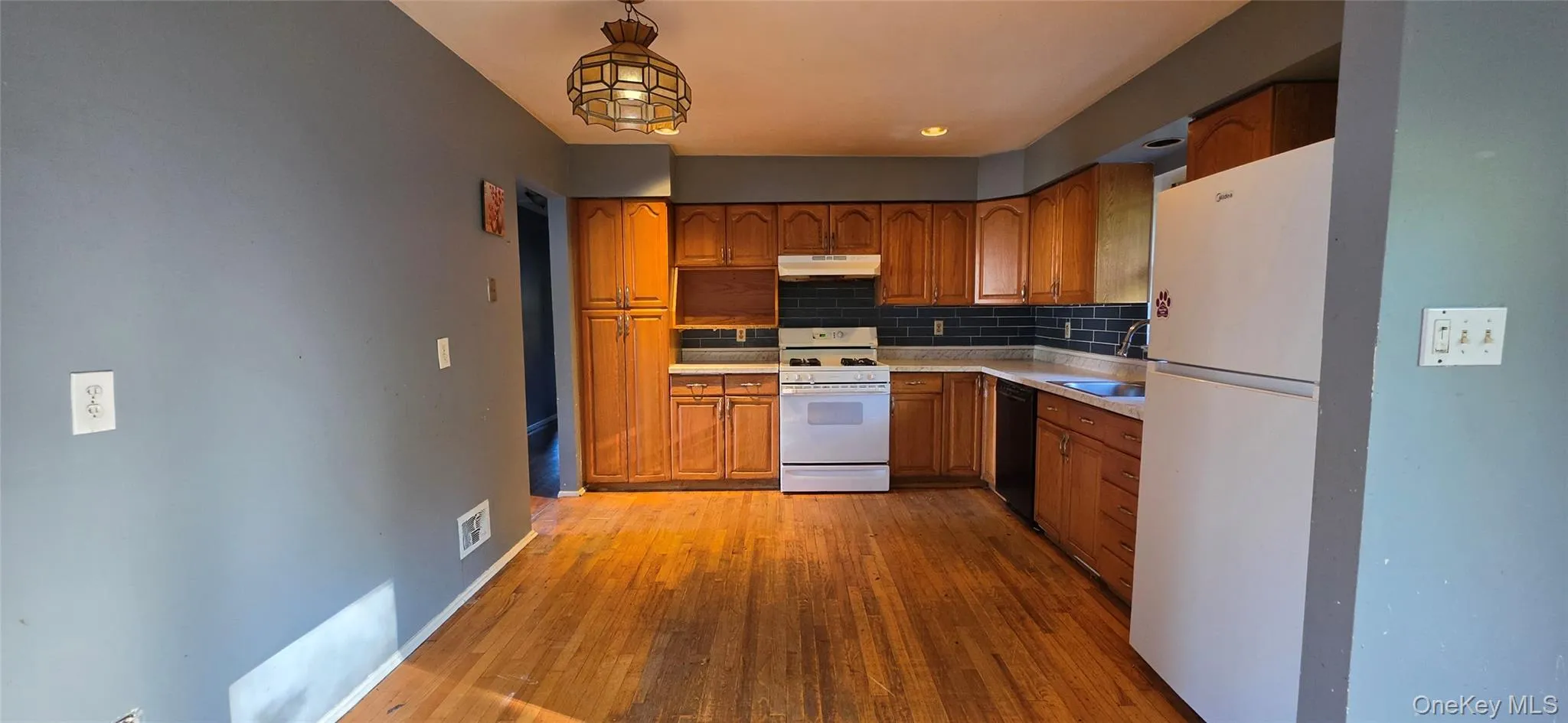 916 Route 45, Clarkstown, NY, 4 Bedrooms Bedrooms, 7 Rooms Rooms,2 BathroomsBathrooms,Residential,For Rent,Route 45,0,1062641 916 Route 45, Clarkstown, NY, 4 Bedrooms Bedrooms, 7 Rooms Rooms,2 BathroomsBathrooms,Residential,For Rent,Route 45,0,1062641