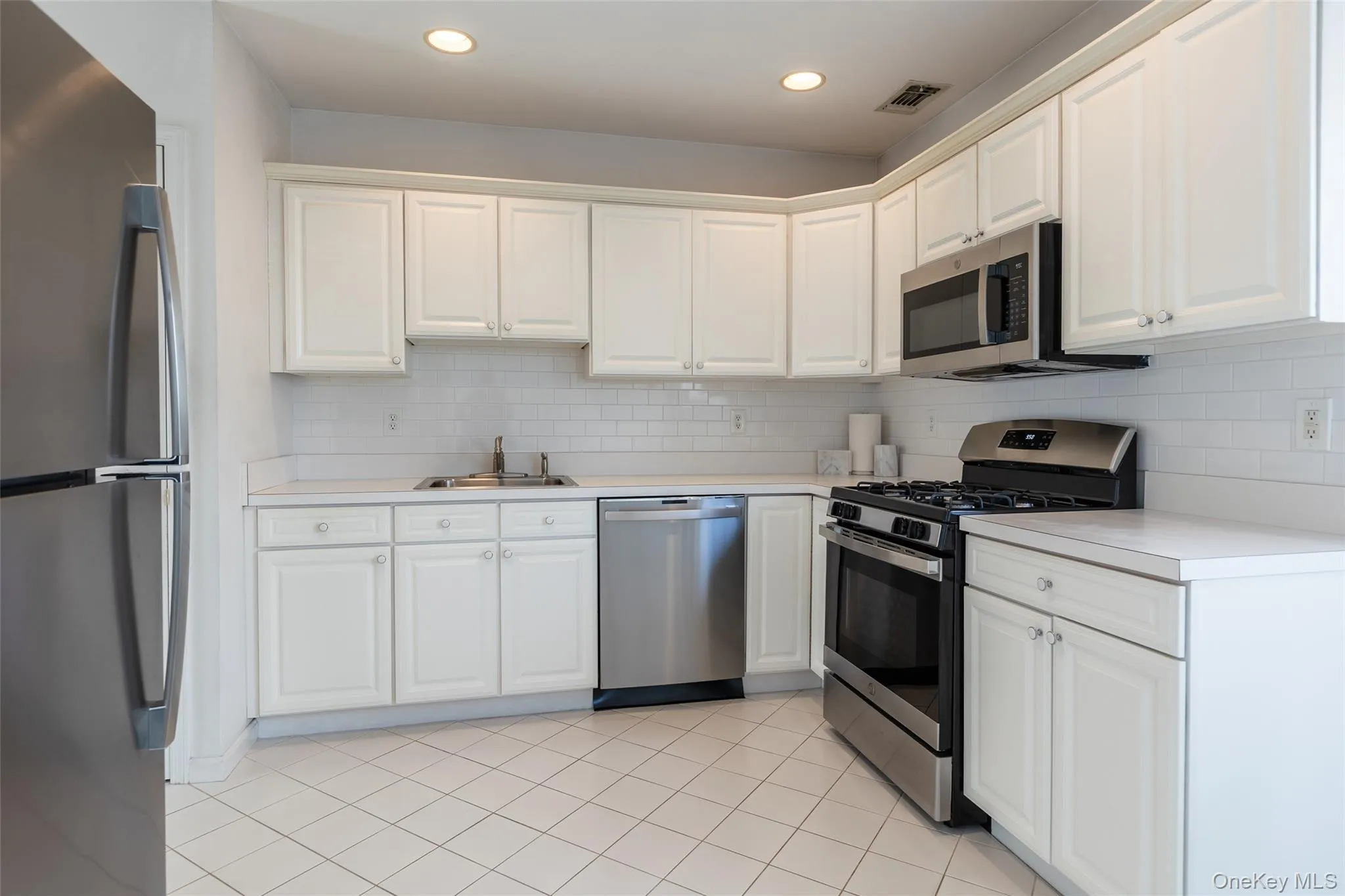 29 Madison Circle, Brookhaven, NY, 2 Bedrooms Bedrooms, 6 Rooms Rooms,2 BathroomsBathrooms,Residential,For Rent,Madison,0,1062649 29 Madison Circle, Brookhaven, NY, 2 Bedrooms Bedrooms, 6 Rooms Rooms,2 BathroomsBathrooms,Residential,For Rent,Madison,0,1062649