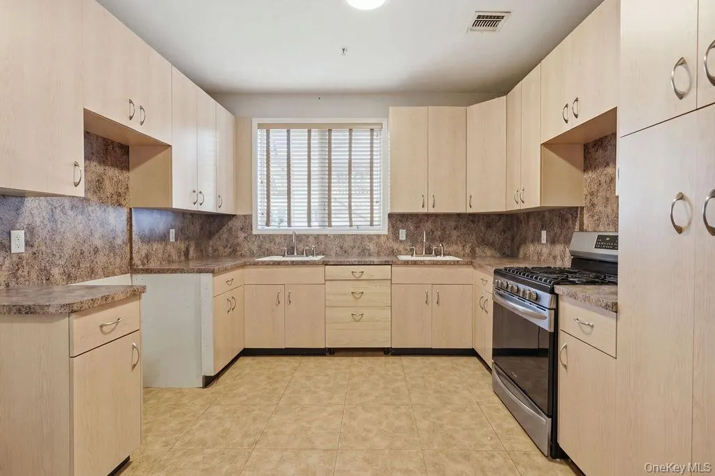 21 Dinev Road, Monroe, NY, 3 Bedrooms Bedrooms, 6 Rooms Rooms,2 BathroomsBathrooms,Residential,For Rent,Dinev,0,1062650 21 Dinev Road, Monroe, NY, 3 Bedrooms Bedrooms, 6 Rooms Rooms,2 BathroomsBathrooms,Residential,For Rent,Dinev,0,1062650