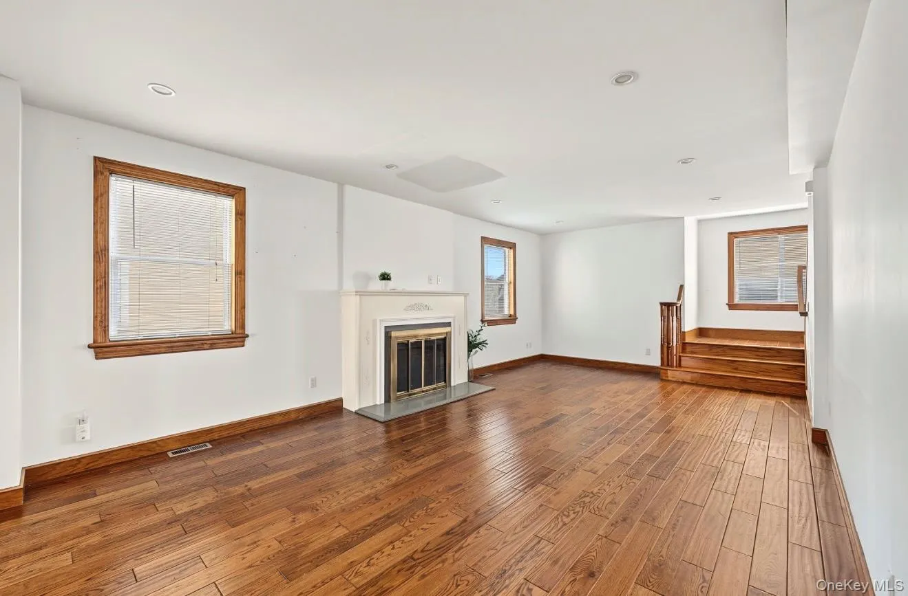 30 North Drive, New York, NY, 4 Bedrooms Bedrooms, 11 Rooms Rooms,3 BathroomsBathrooms,Residential,For Rent,North,0,1062651 30 North Drive, New York, NY, 4 Bedrooms Bedrooms, 11 Rooms Rooms,3 BathroomsBathrooms,Residential,For Rent,North,0,1062651
