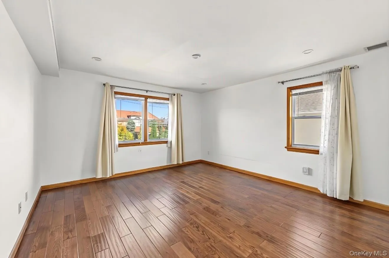 30 North Drive, New York, NY, 4 Bedrooms Bedrooms, 11 Rooms Rooms,3 BathroomsBathrooms,Residential,For Rent,North,0,1062651 30 North Drive, New York, NY, 4 Bedrooms Bedrooms, 11 Rooms Rooms,3 BathroomsBathrooms,Residential,For Rent,North,0,1062651