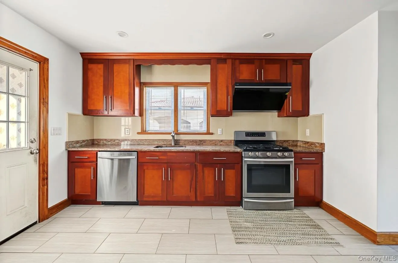 30 North Drive, New York, NY, 4 Bedrooms Bedrooms, 11 Rooms Rooms,3 BathroomsBathrooms,Residential,For Rent,North,0,1062651 30 North Drive, New York, NY, 4 Bedrooms Bedrooms, 11 Rooms Rooms,3 BathroomsBathrooms,Residential,For Rent,North,0,1062651
