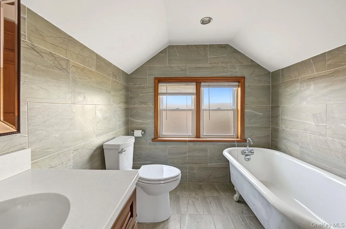 30 North Drive, New York, NY, 4 Bedrooms Bedrooms, 11 Rooms Rooms,3 BathroomsBathrooms,Residential,For Rent,North,0,1062651 30 North Drive, New York, NY, 4 Bedrooms Bedrooms, 11 Rooms Rooms,3 BathroomsBathrooms,Residential,For Rent,North,0,1062651