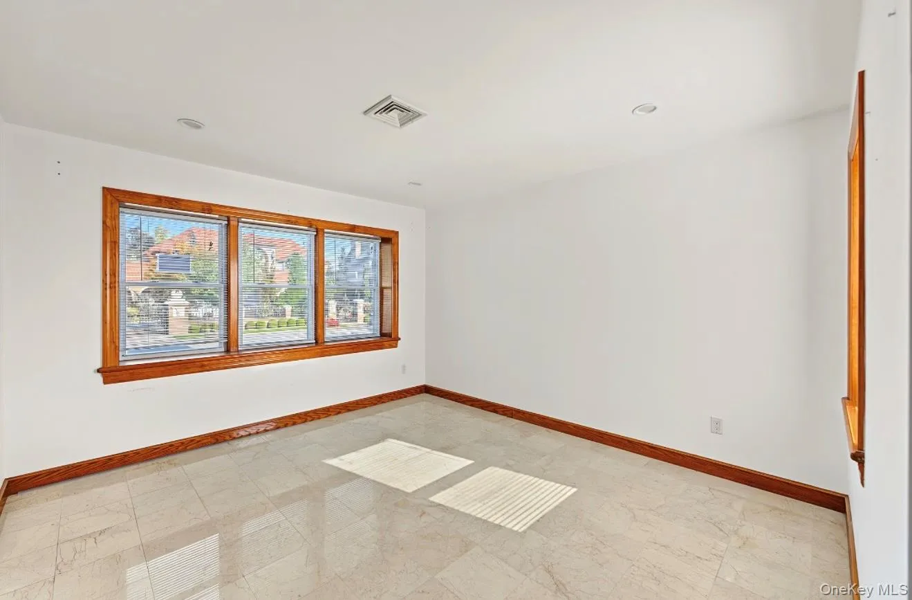 30 North Drive, New York, NY, 4 Bedrooms Bedrooms, 11 Rooms Rooms,3 BathroomsBathrooms,Residential,For Rent,North,0,1062651 30 North Drive, New York, NY, 4 Bedrooms Bedrooms, 11 Rooms Rooms,3 BathroomsBathrooms,Residential,For Rent,North,0,1062651
