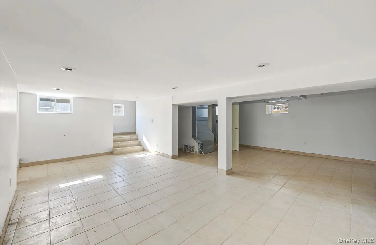 30 North Drive, New York, NY, 4 Bedrooms Bedrooms, 11 Rooms Rooms,3 BathroomsBathrooms,Residential,For Rent,North,0,1062651 30 North Drive, New York, NY, 4 Bedrooms Bedrooms, 11 Rooms Rooms,3 BathroomsBathrooms,Residential,For Rent,North,0,1062651