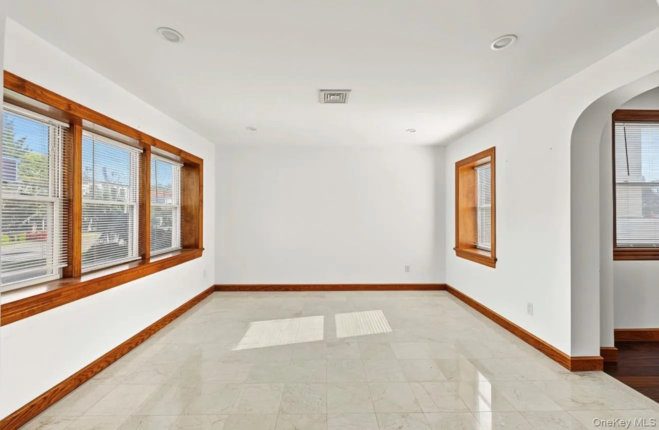 30 North Drive, New York, NY, 4 Bedrooms Bedrooms, 11 Rooms Rooms,3 BathroomsBathrooms,Residential,For Rent,North,0,1062651 30 North Drive, New York, NY, 4 Bedrooms Bedrooms, 11 Rooms Rooms,3 BathroomsBathrooms,Residential,For Rent,North,0,1062651