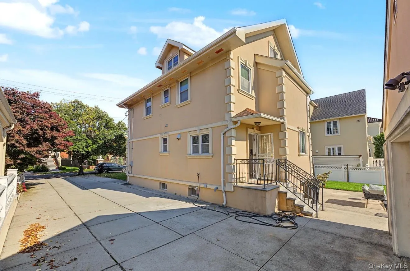 30 North Drive, New York, NY, 4 Bedrooms Bedrooms, 11 Rooms Rooms,3 BathroomsBathrooms,Residential,For Rent,North,0,1062651 30 North Drive, New York, NY, 4 Bedrooms Bedrooms, 11 Rooms Rooms,3 BathroomsBathrooms,Residential,For Rent,North,0,1062651