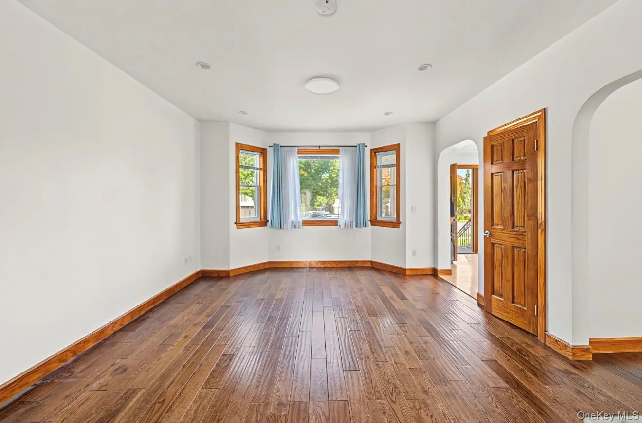 30 North Drive, New York, NY, 4 Bedrooms Bedrooms, 11 Rooms Rooms,3 BathroomsBathrooms,Residential,For Rent,North,0,1062651 30 North Drive, New York, NY, 4 Bedrooms Bedrooms, 11 Rooms Rooms,3 BathroomsBathrooms,Residential,For Rent,North,0,1062651