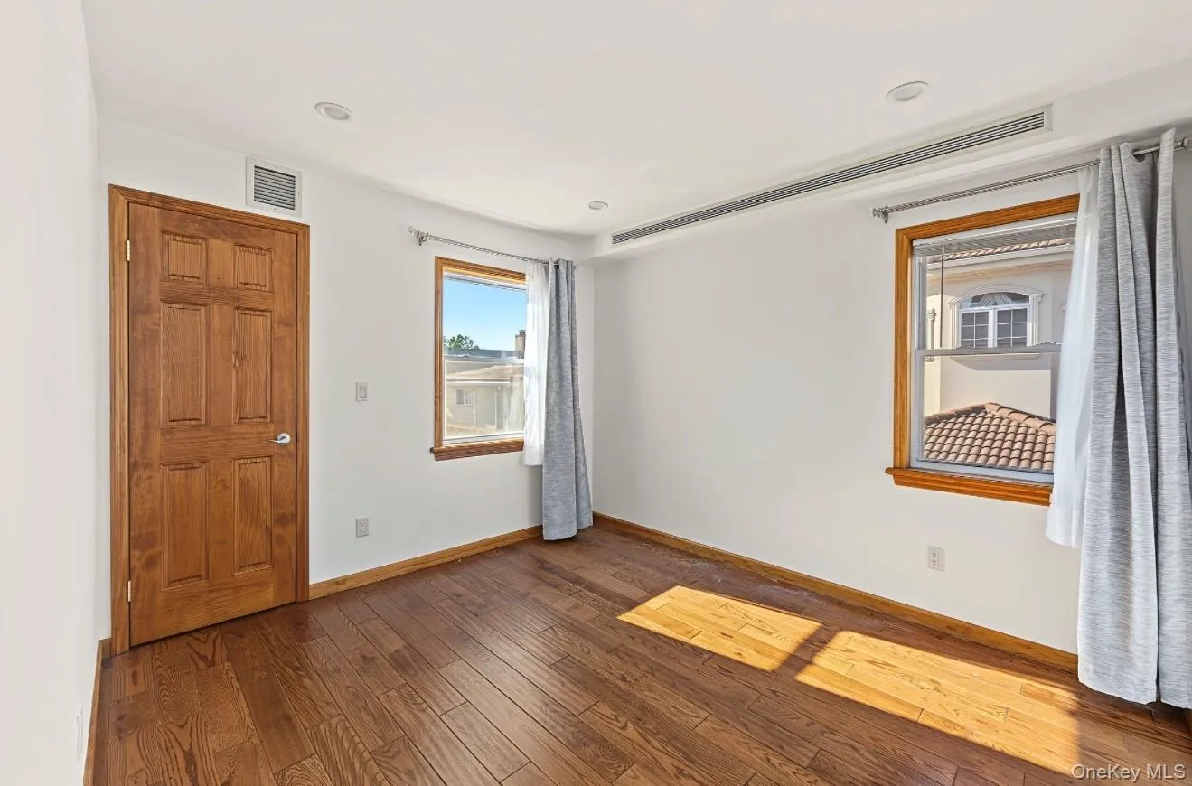 30 North Drive, New York, NY, 4 Bedrooms Bedrooms, 11 Rooms Rooms,3 BathroomsBathrooms,Residential,For Rent,North,0,1062651 30 North Drive, New York, NY, 4 Bedrooms Bedrooms, 11 Rooms Rooms,3 BathroomsBathrooms,Residential,For Rent,North,0,1062651