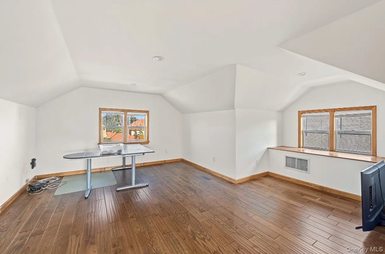 30 North Drive, New York, NY, 4 Bedrooms Bedrooms, 11 Rooms Rooms,3 BathroomsBathrooms,Residential,For Rent,North,0,1062651 30 North Drive, New York, NY, 4 Bedrooms Bedrooms, 11 Rooms Rooms,3 BathroomsBathrooms,Residential,For Rent,North,0,1062651